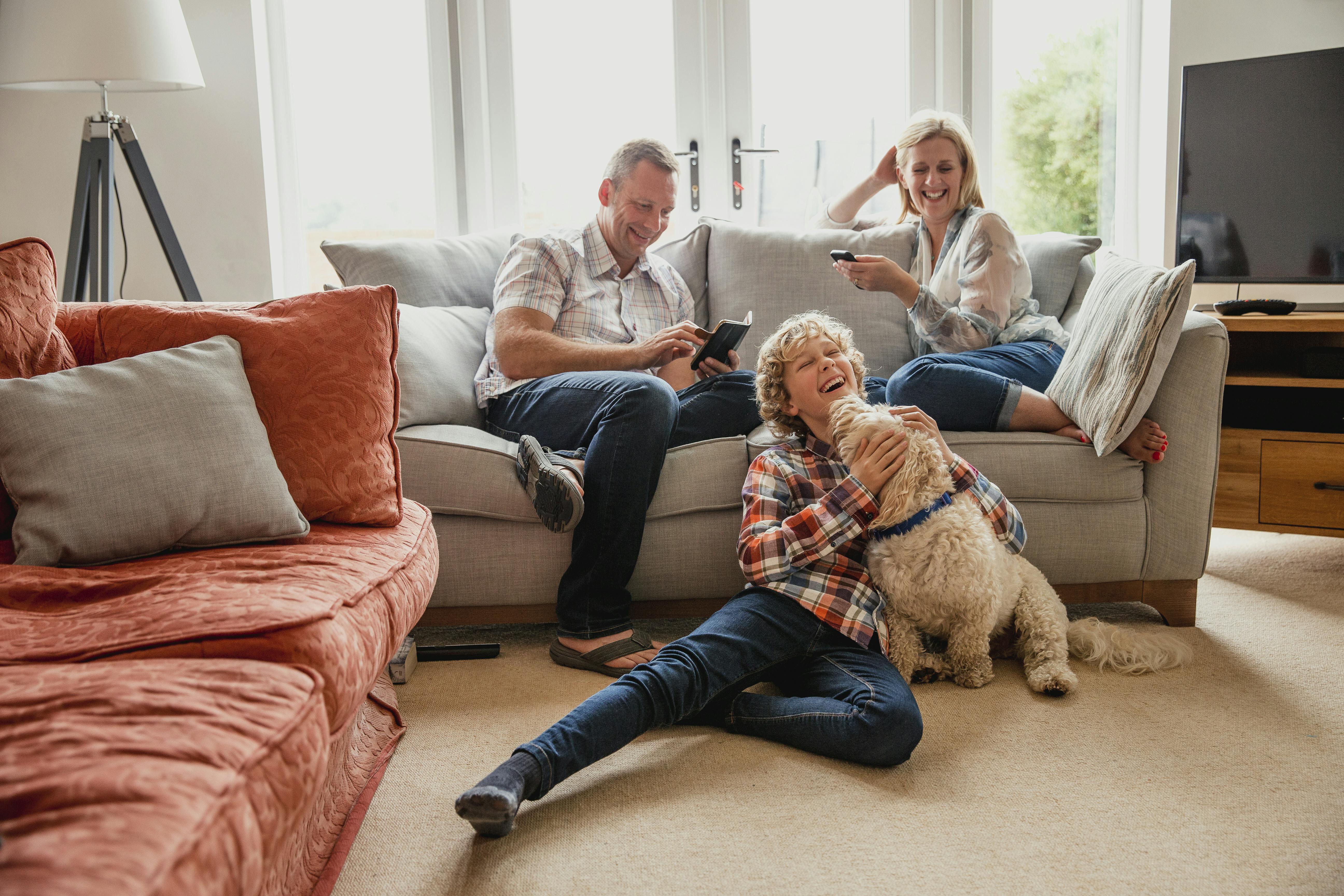 Ofte er det børnenes store drøm at få en familiehund, men det vil altid være de voksnes ansvar, at hunden bliver passet i dagligdagen. Familiehund