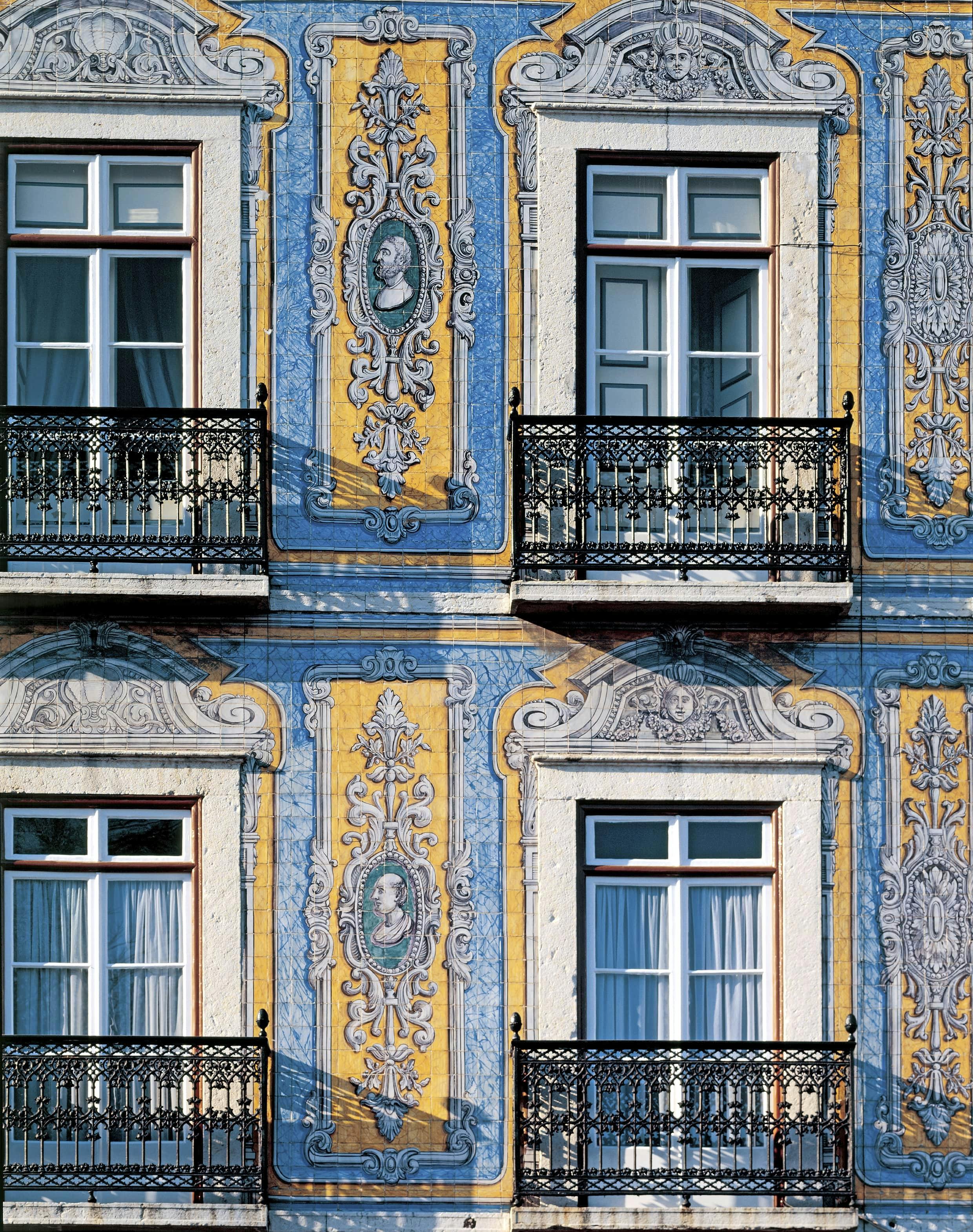 Så fås facader vist ikke mere blæret overdådige! Lissabon, Portugal.