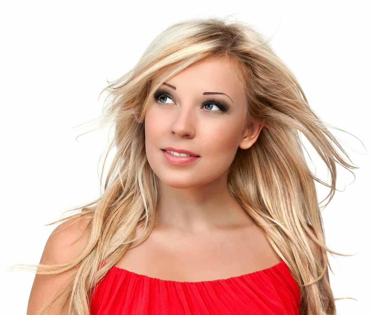 Kvinde blond red dress