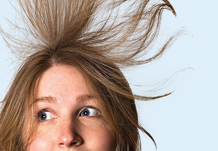 Statische elektriciteit: Waardoor wordt mijn haar statisch?