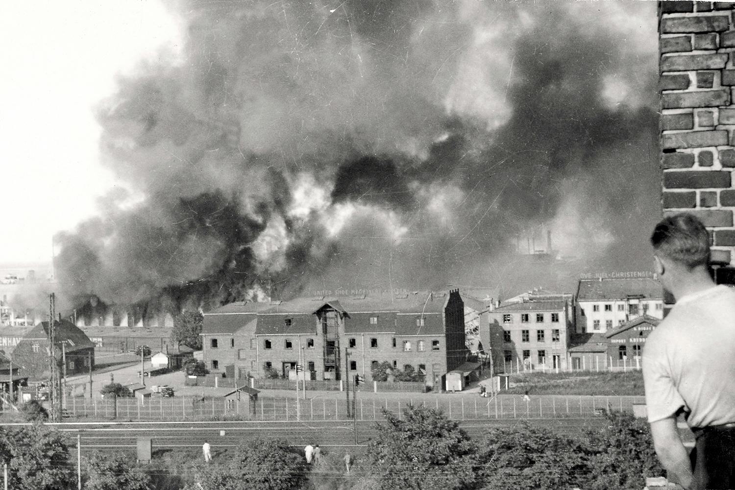 Riffelsyndikatet i lågor efter motståndsrörelsens attentat.