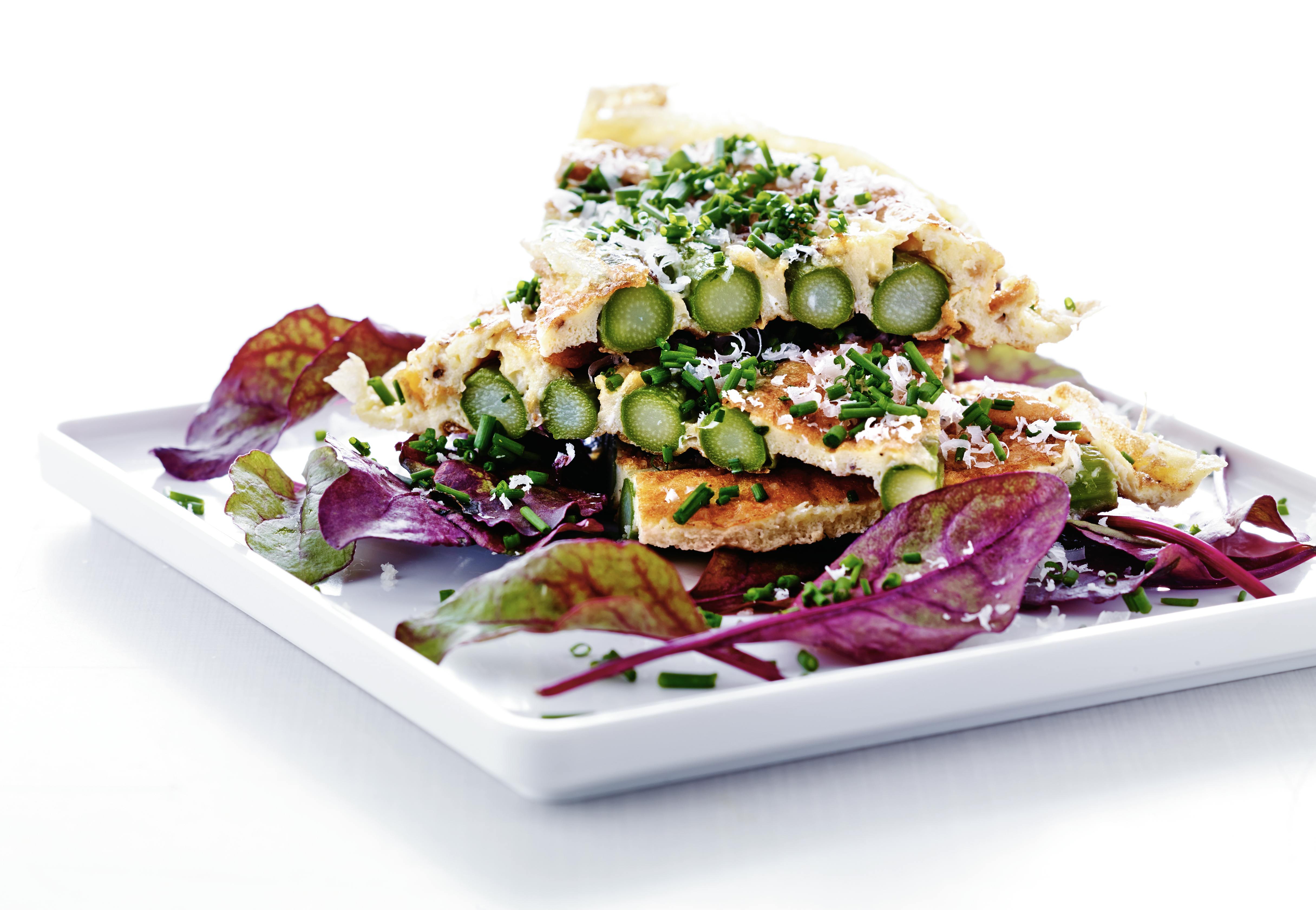 Tallerken med frittata med asparges