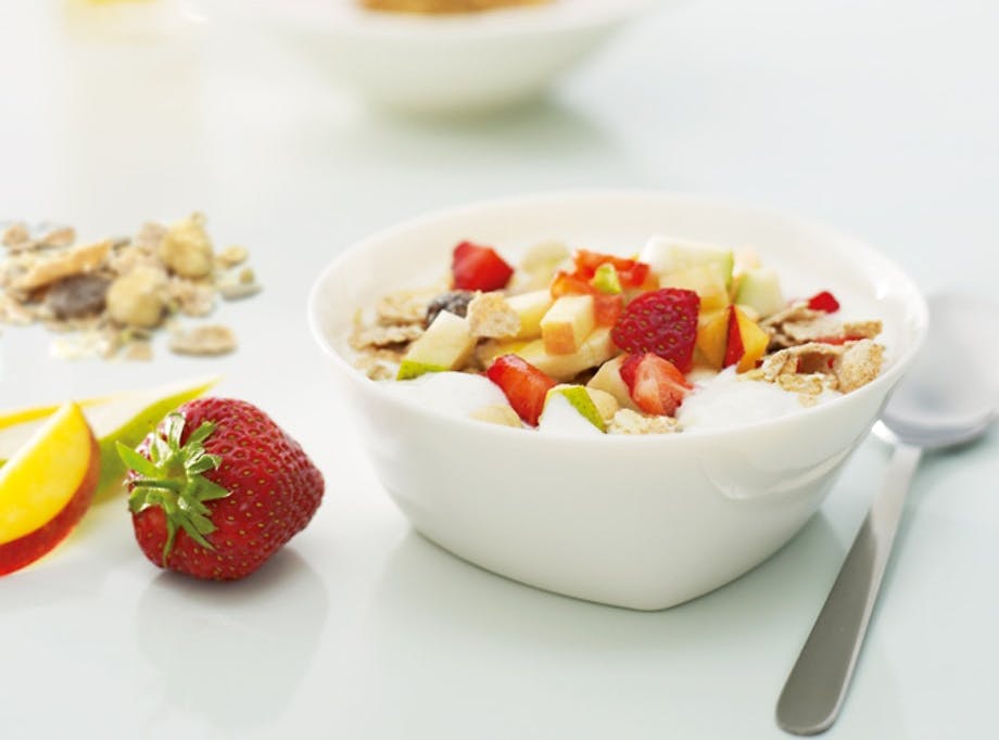 Antioxidanter fra morgenstunden. Cultura naturel, frugt og grov mysli