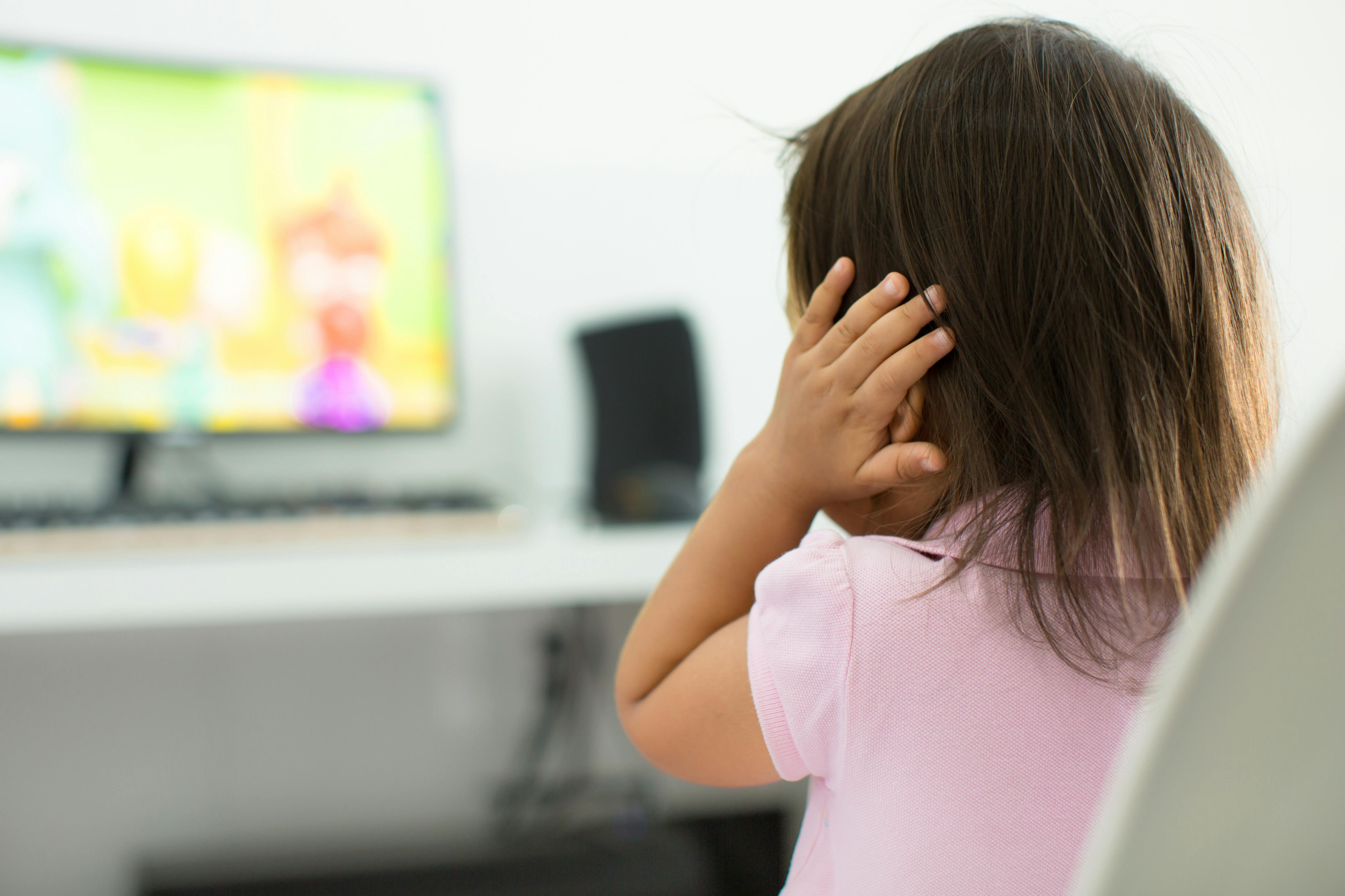 De lyde, som vi synes er helt normale, kan være for meget for din baby. Baby TV