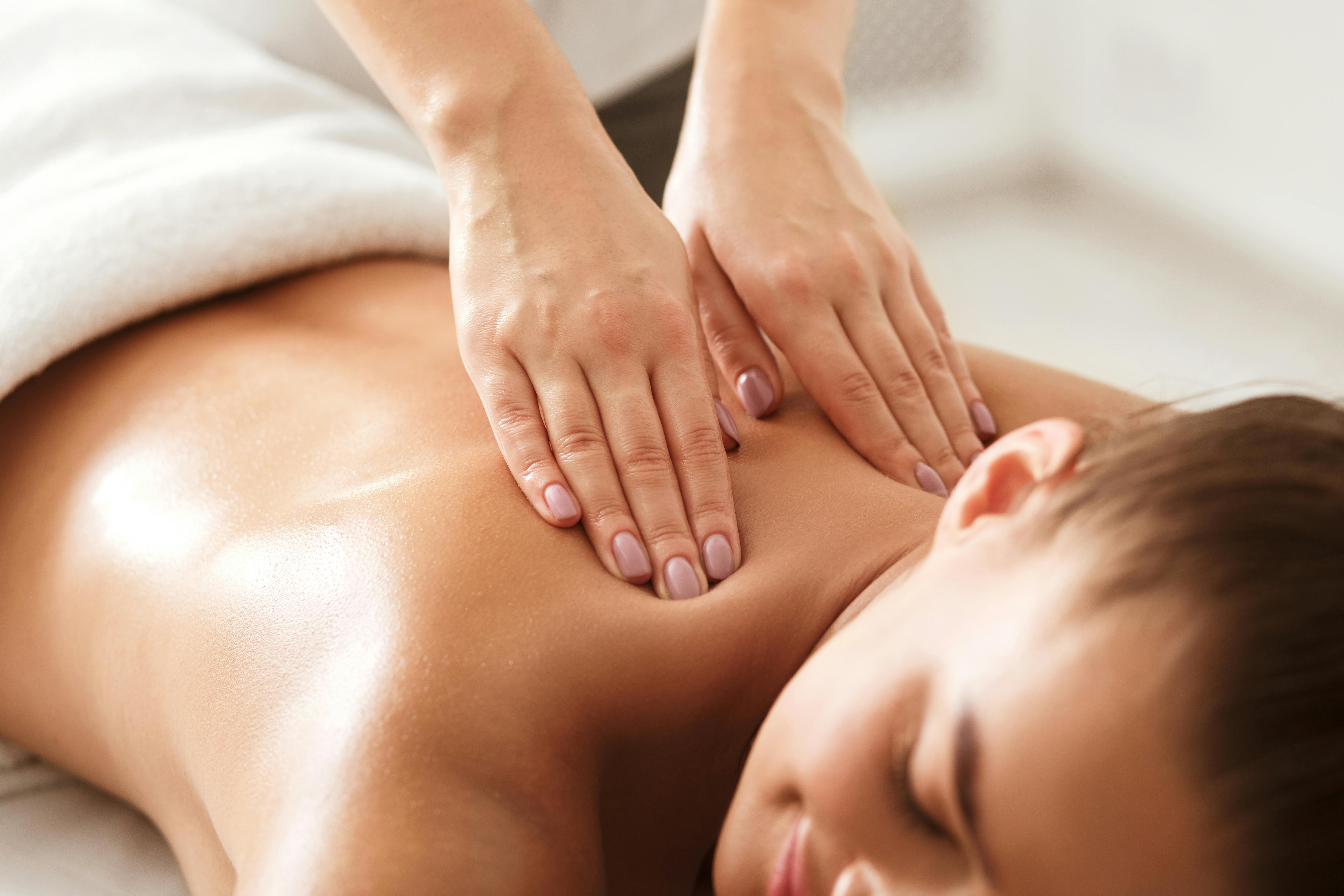 En massage er en lækker julegave! Massage i julegave til hende