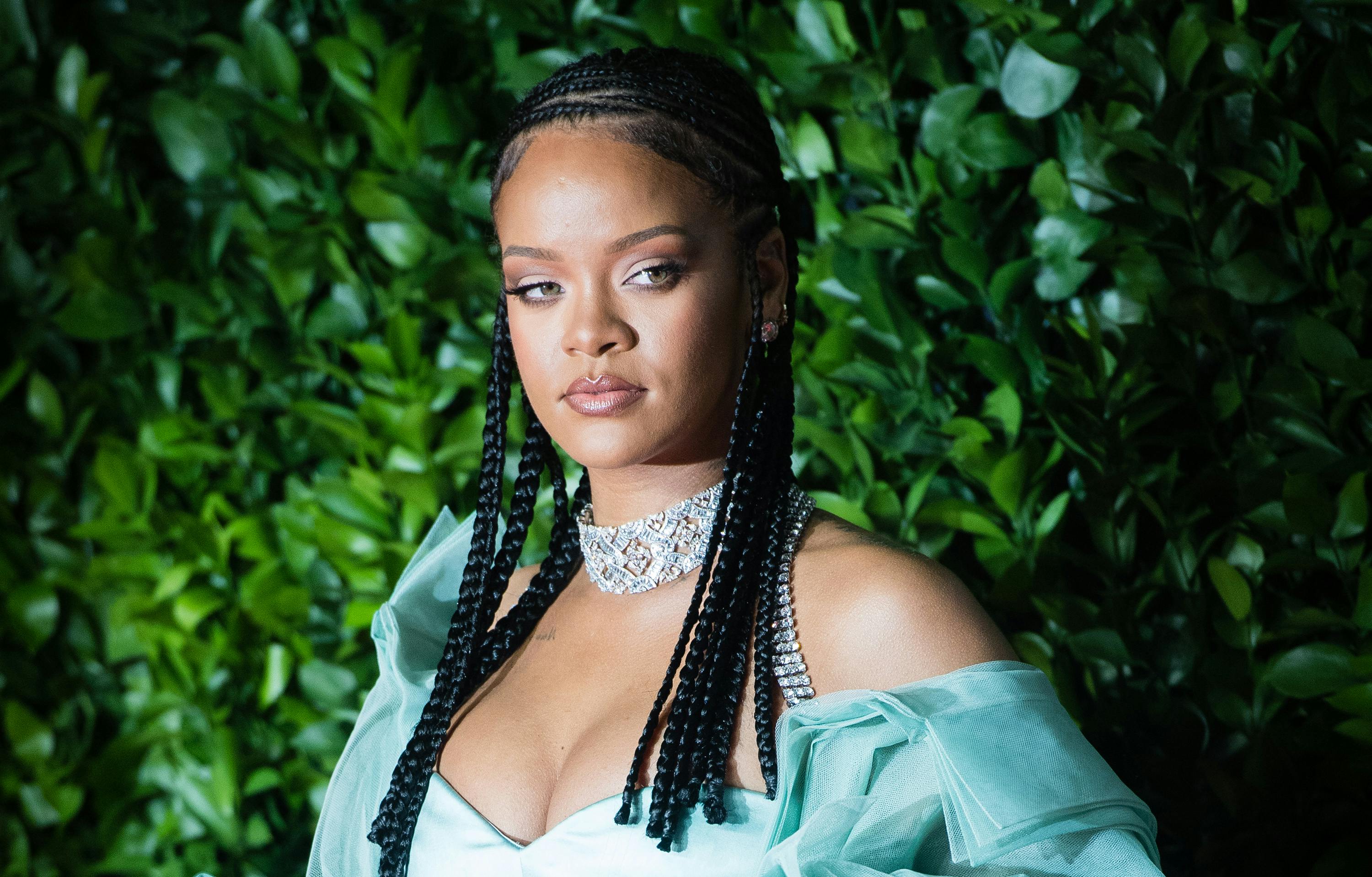 Rihanna var officerelev inden hun blev sangerinde. Rihanna