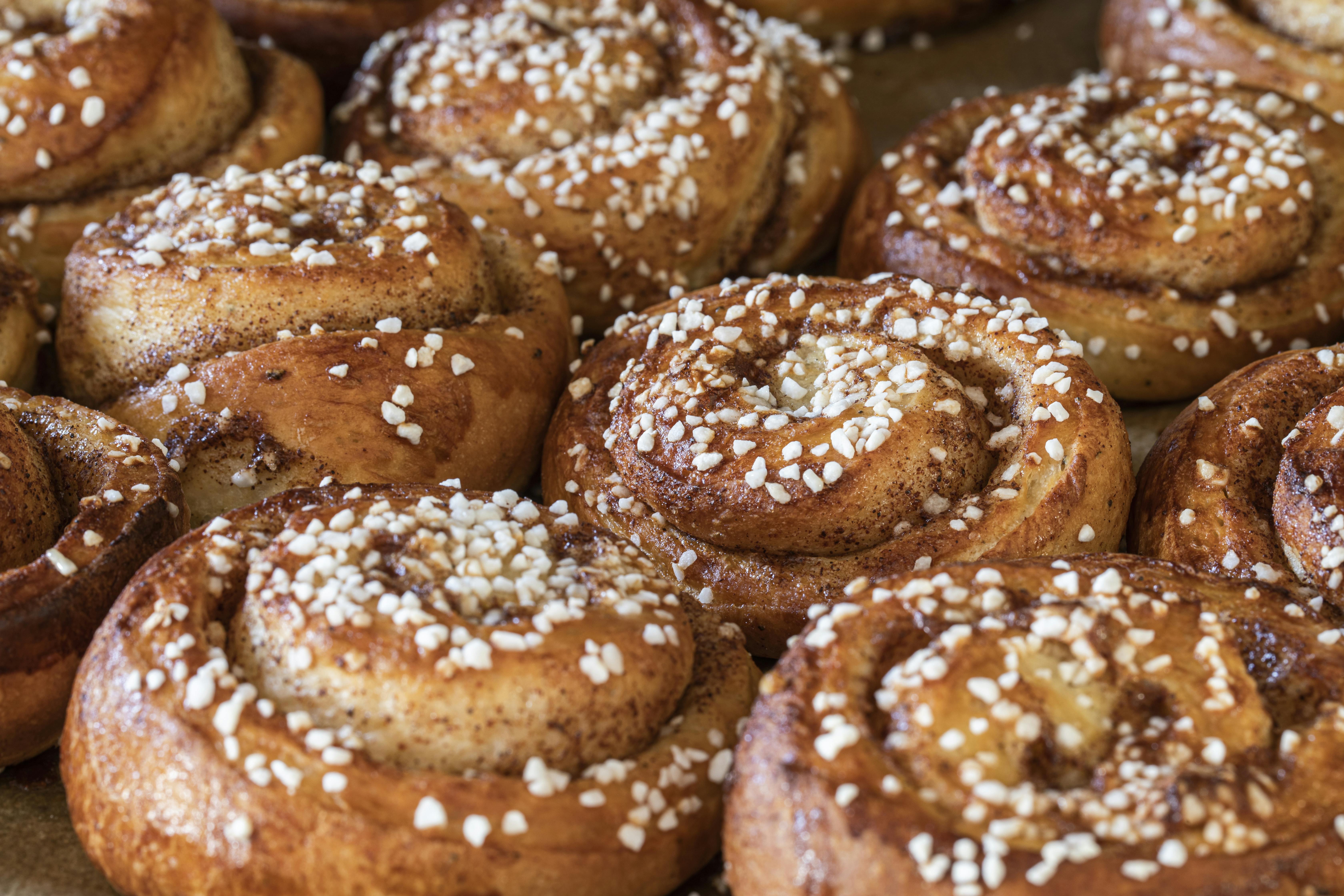 Der er forskellige måder at give fødselaren kanel på. Kanelsnegle
