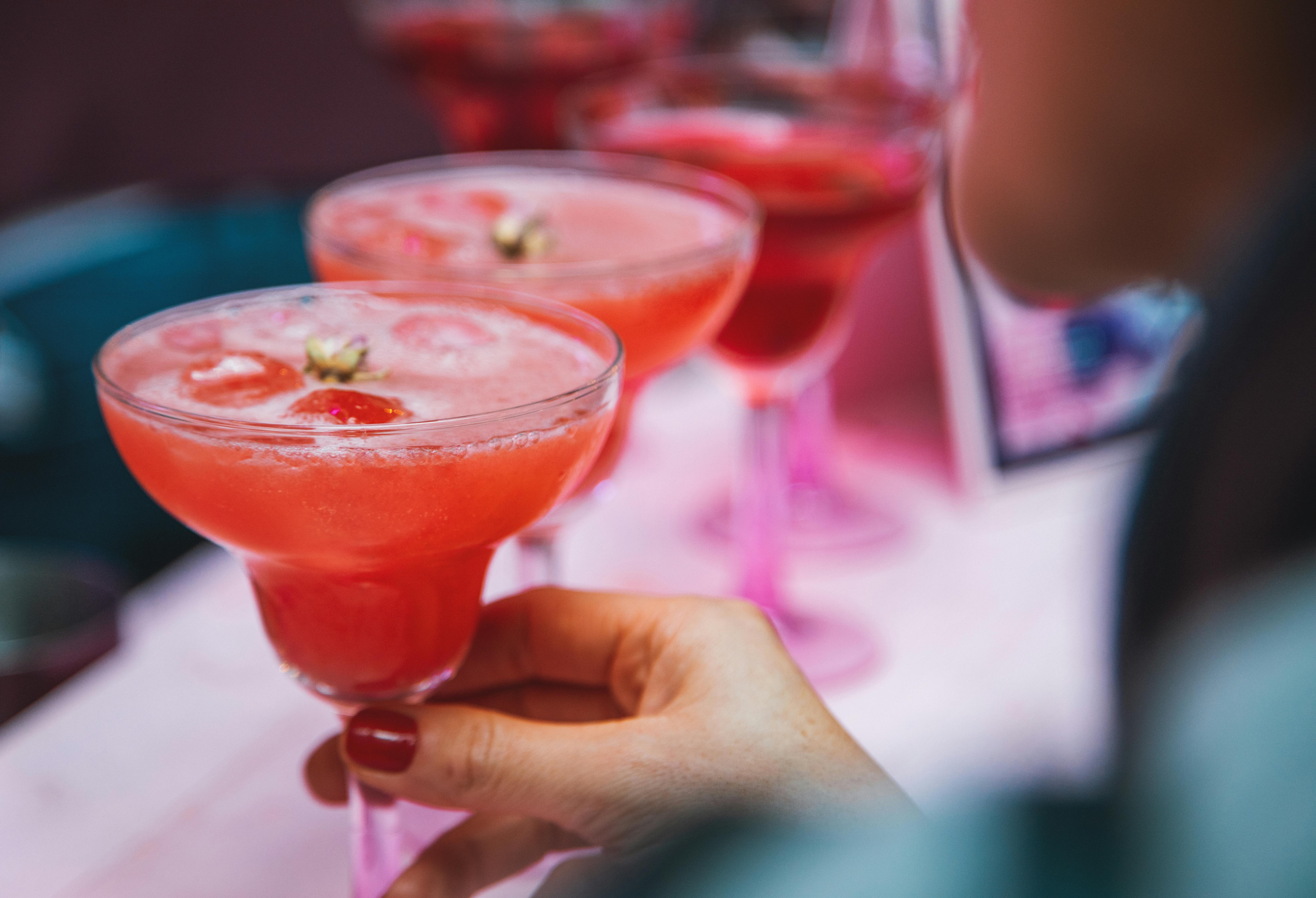 En rød drink i stil med en Cosmopolitan er et oplagt bud på Vægtens drink. Cosmopolitan er drinken til stjernetegnet Vægten