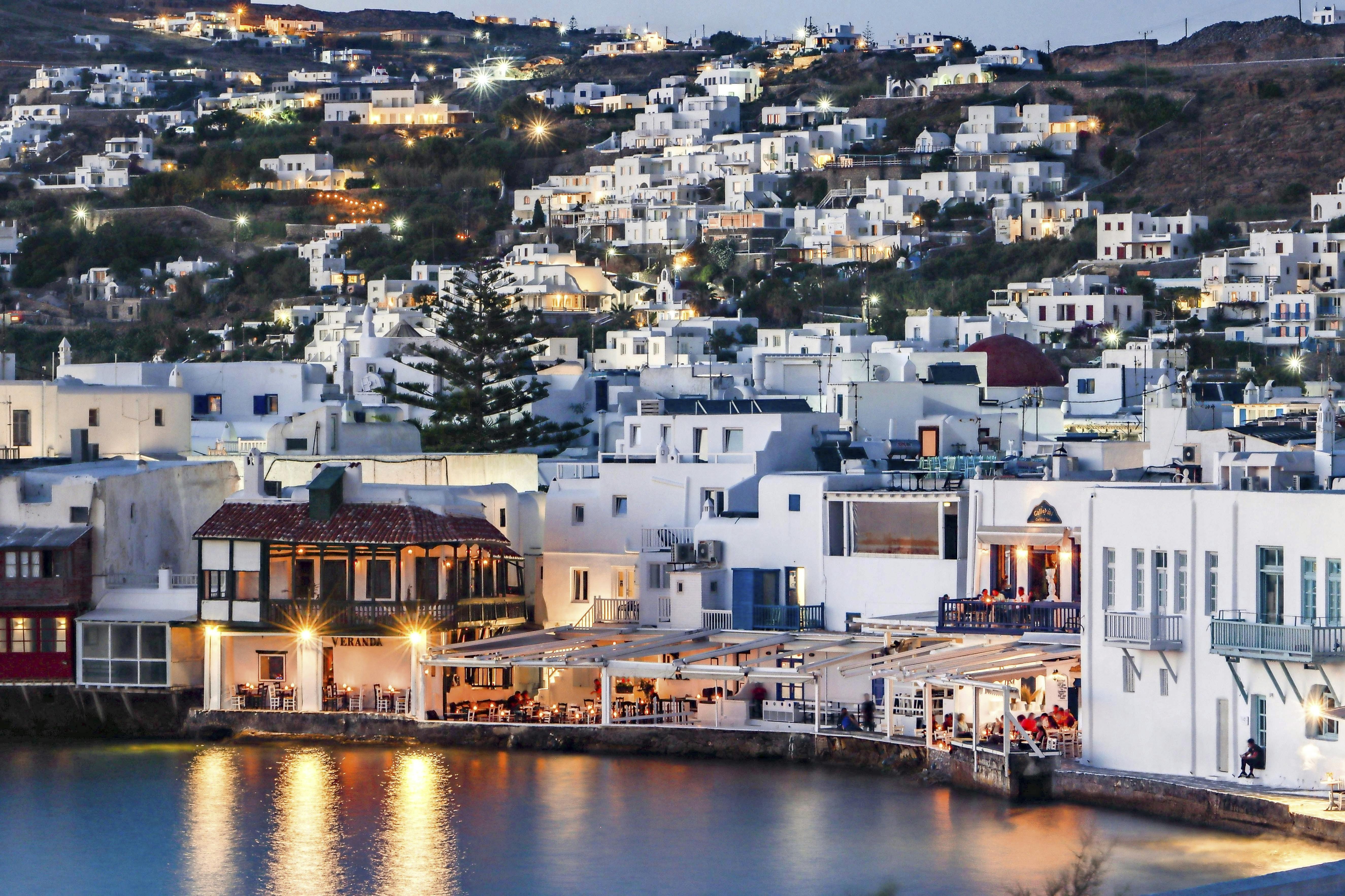 Mykonos by, by night. rejseguide, Grækenland, Kykladerne, Mykonos