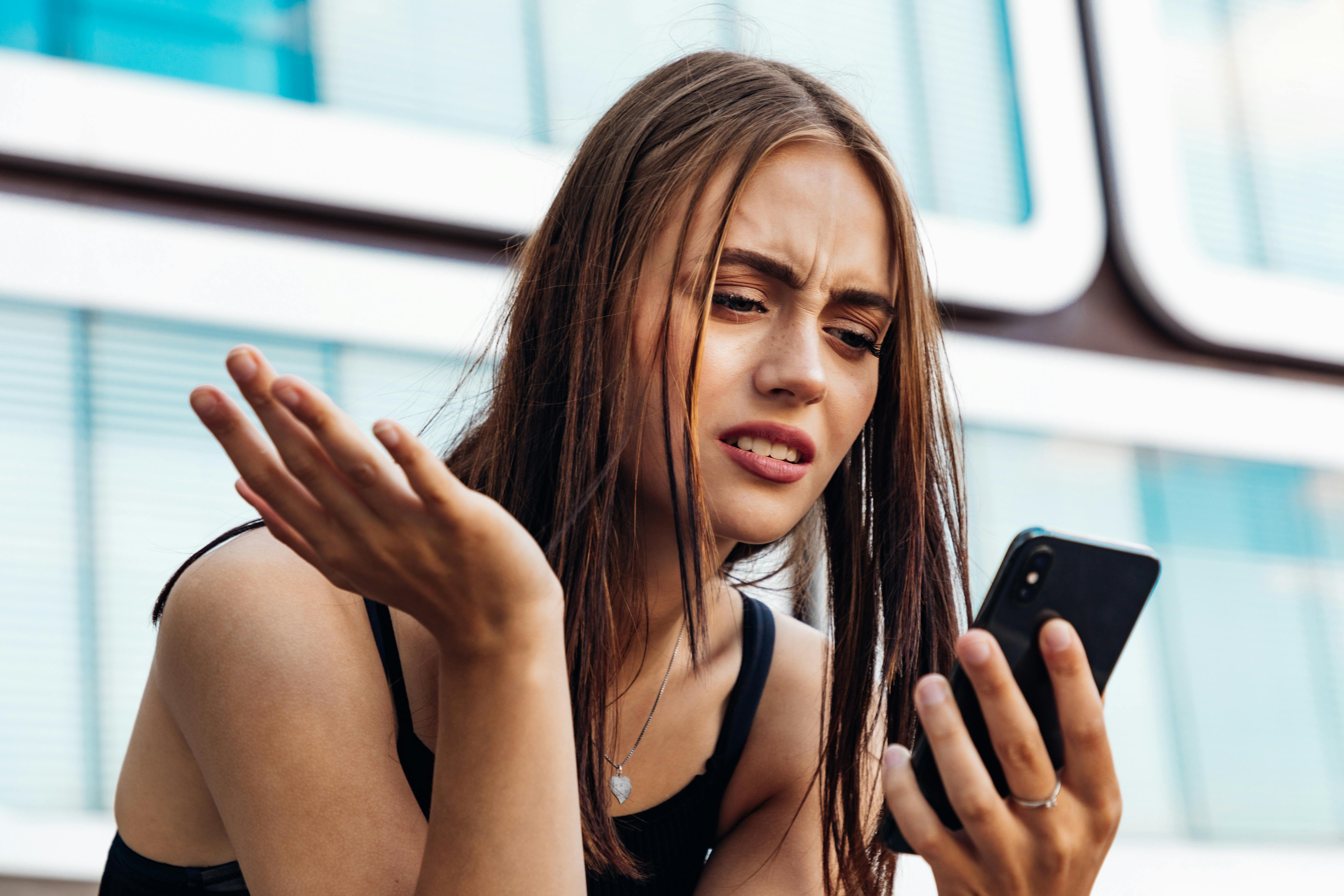 Haunting er når en tidligere flirt pludselig gør opmærksom på sig selv igen Ung kvinde er udsat for haunting