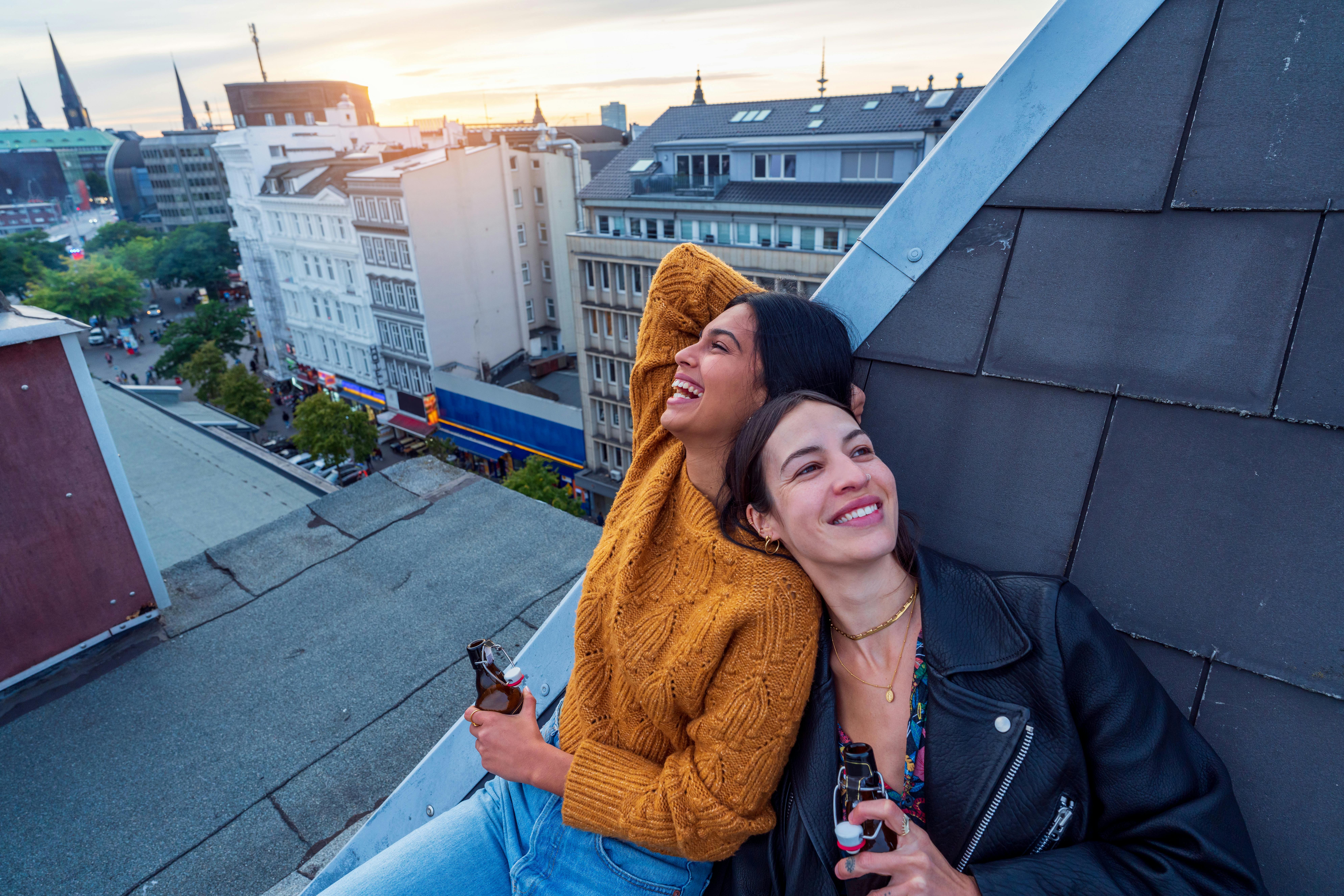 Ildtegnene er sociale og elsker at være i centrum. Stjernetegn datoer – ildtegn drikker øl på tag.