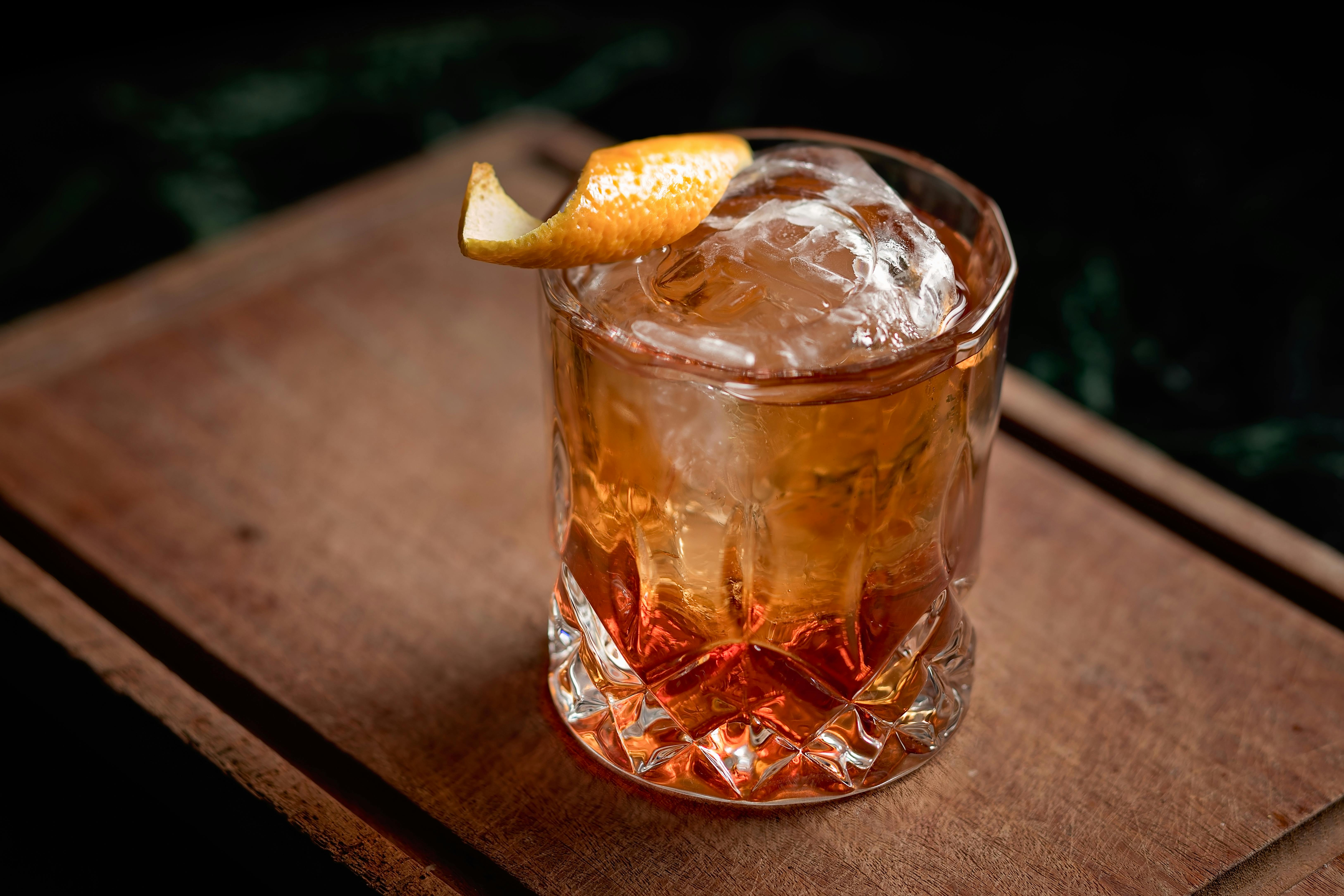 Stenbukken skal nyde en Old Fashioned. Old Fashioned er drinken til stjernetegnet Stenbukken