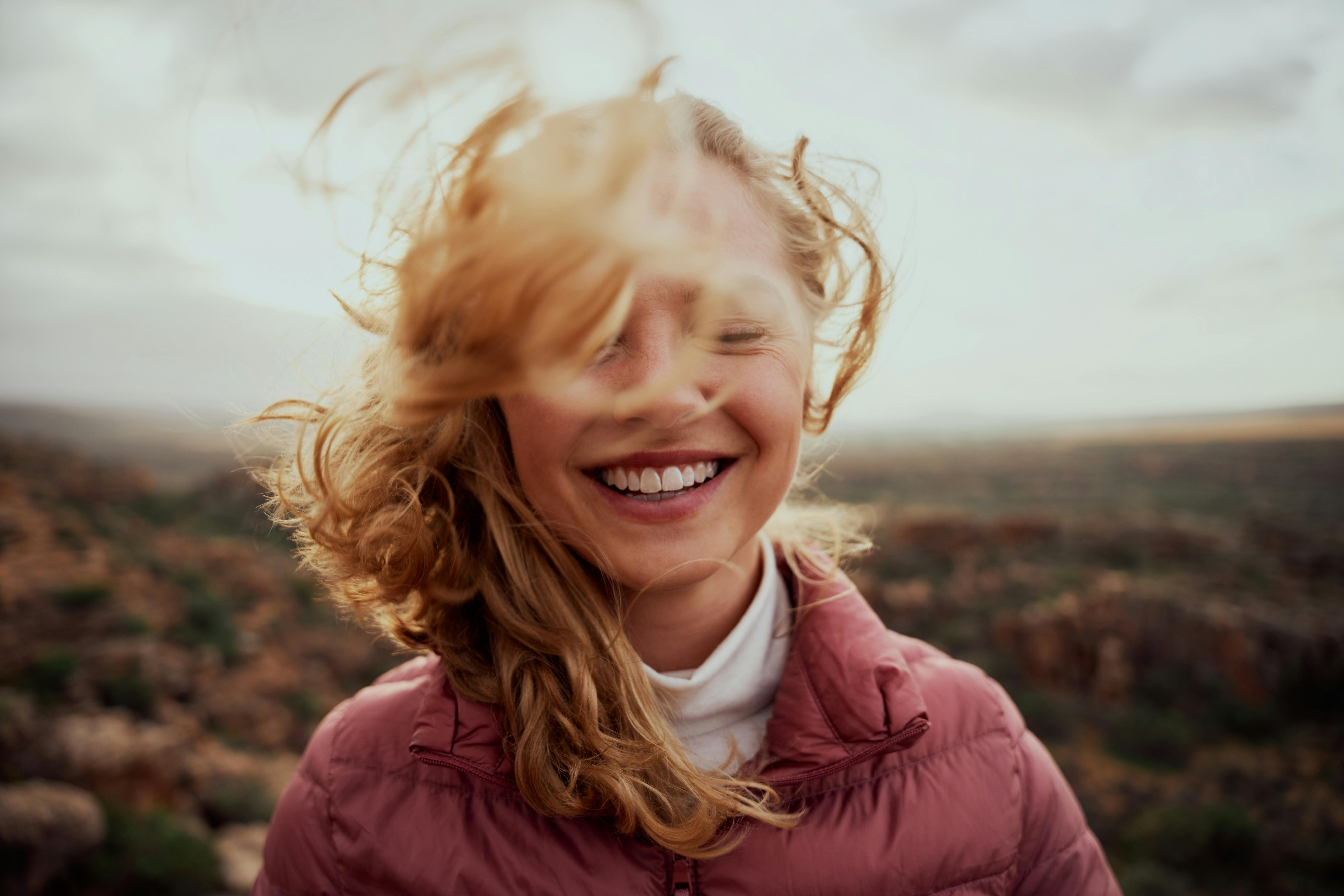 Vidste du, at du ikke kun har et, men hele tre stjernetegn? Stjernetegn datoer – kvinde er glad