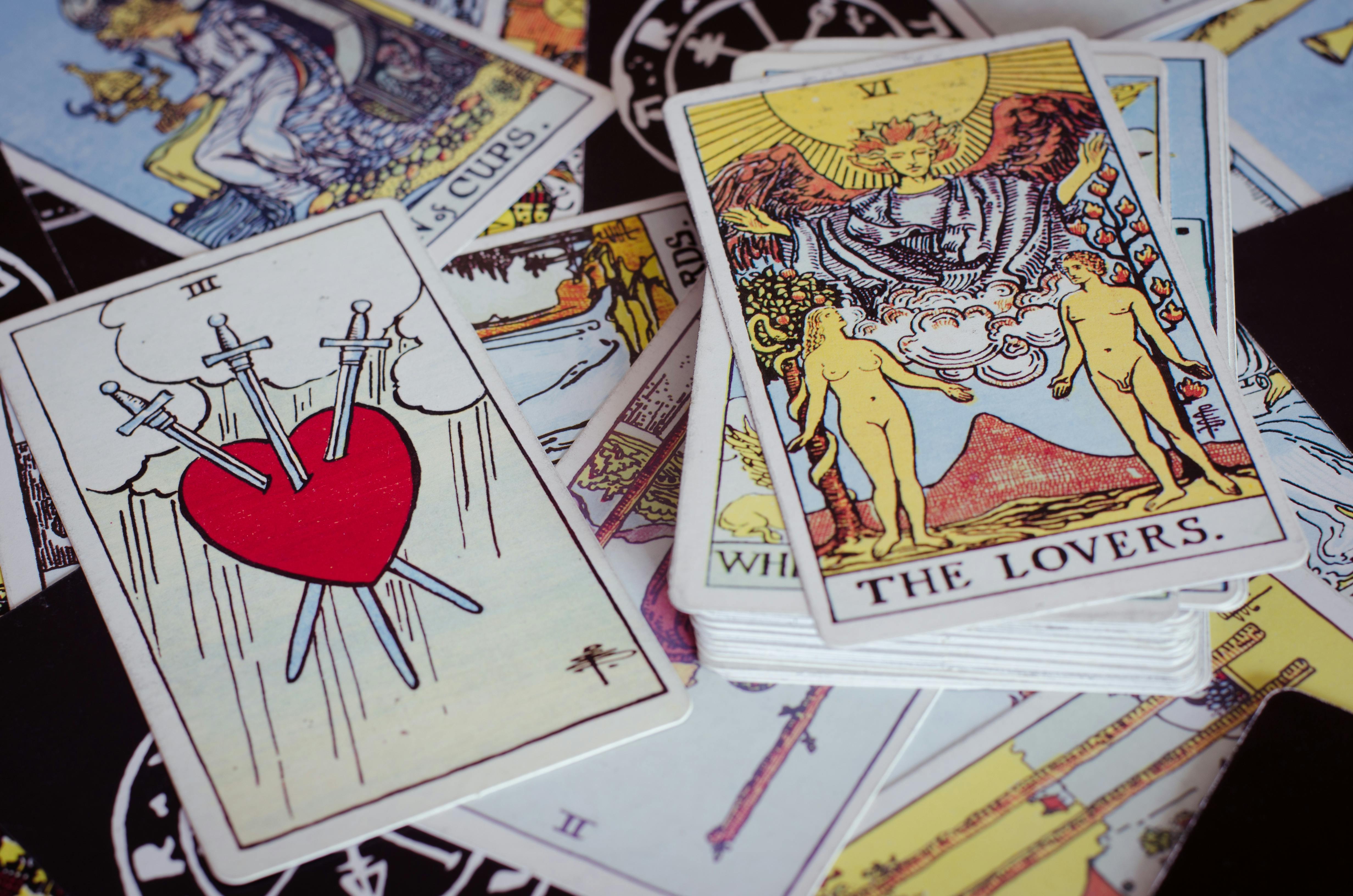 Du kan også få svar på kærlighedsspørgsmål med tarot. tarotkort