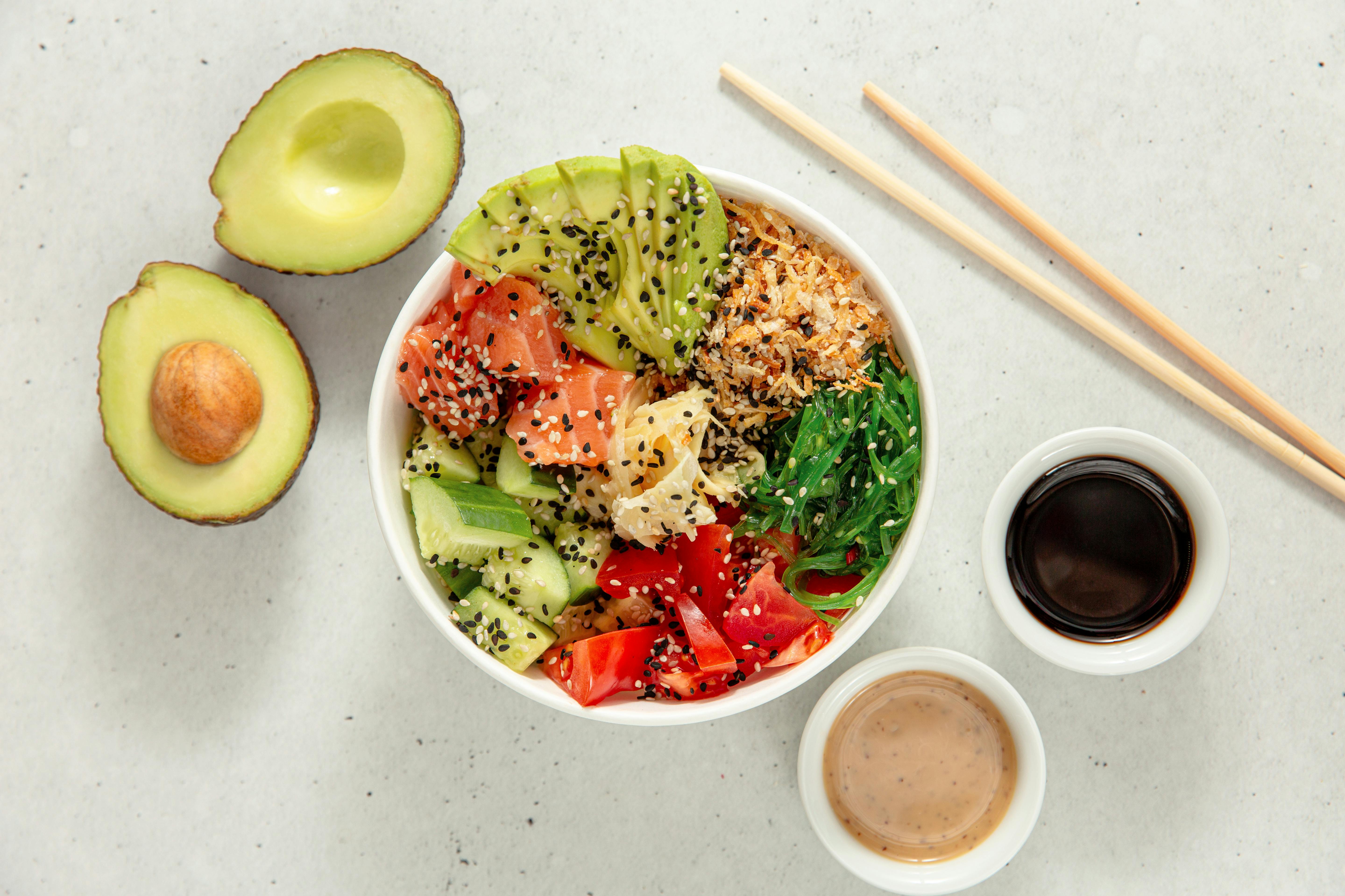 Poke er et lækkert alternativ til sushi. poke bowl