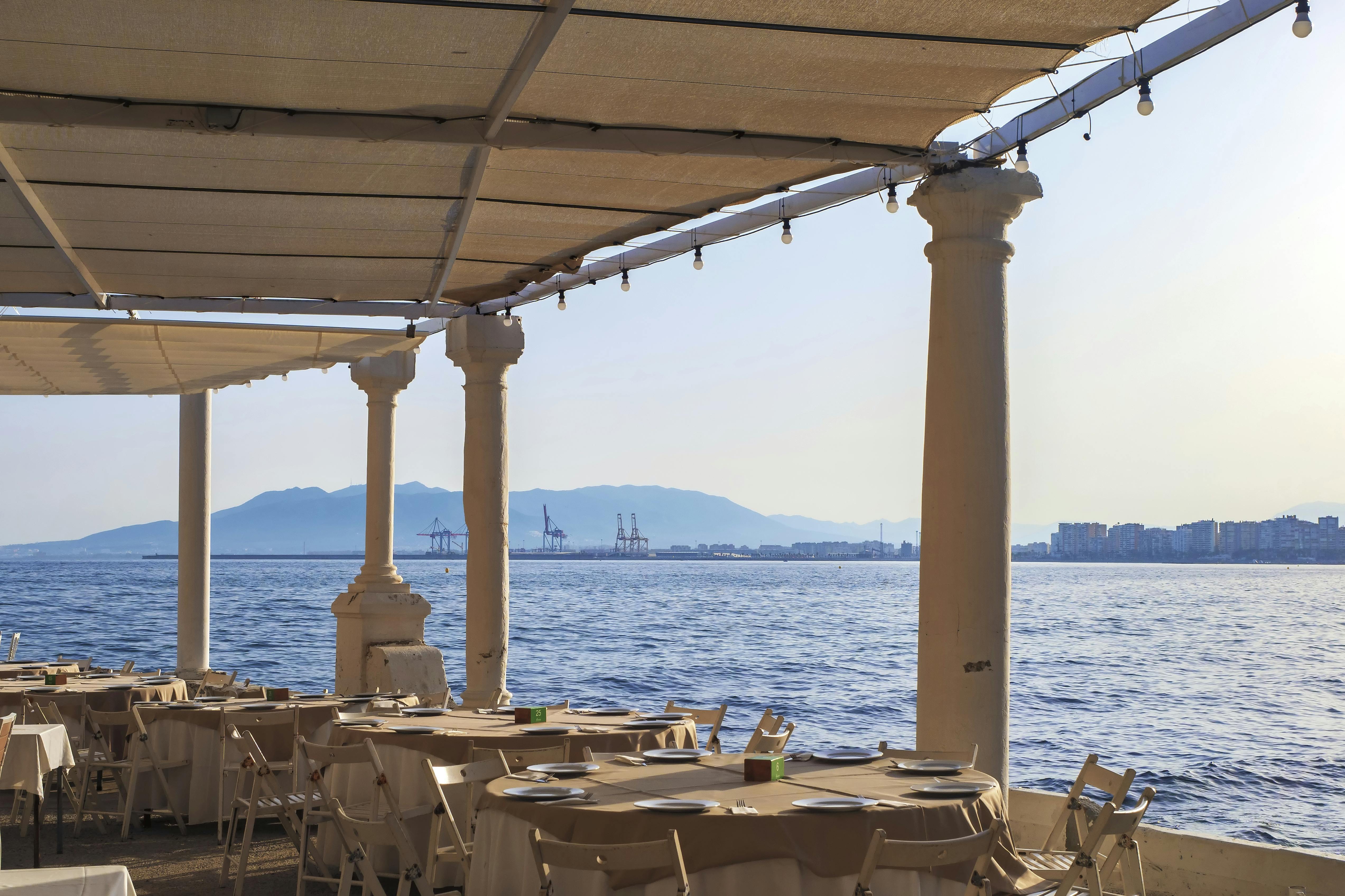 Søg ned til havnen, hvis du vil have udsigt til din middag. Flotte udsigtssteder i Malaga