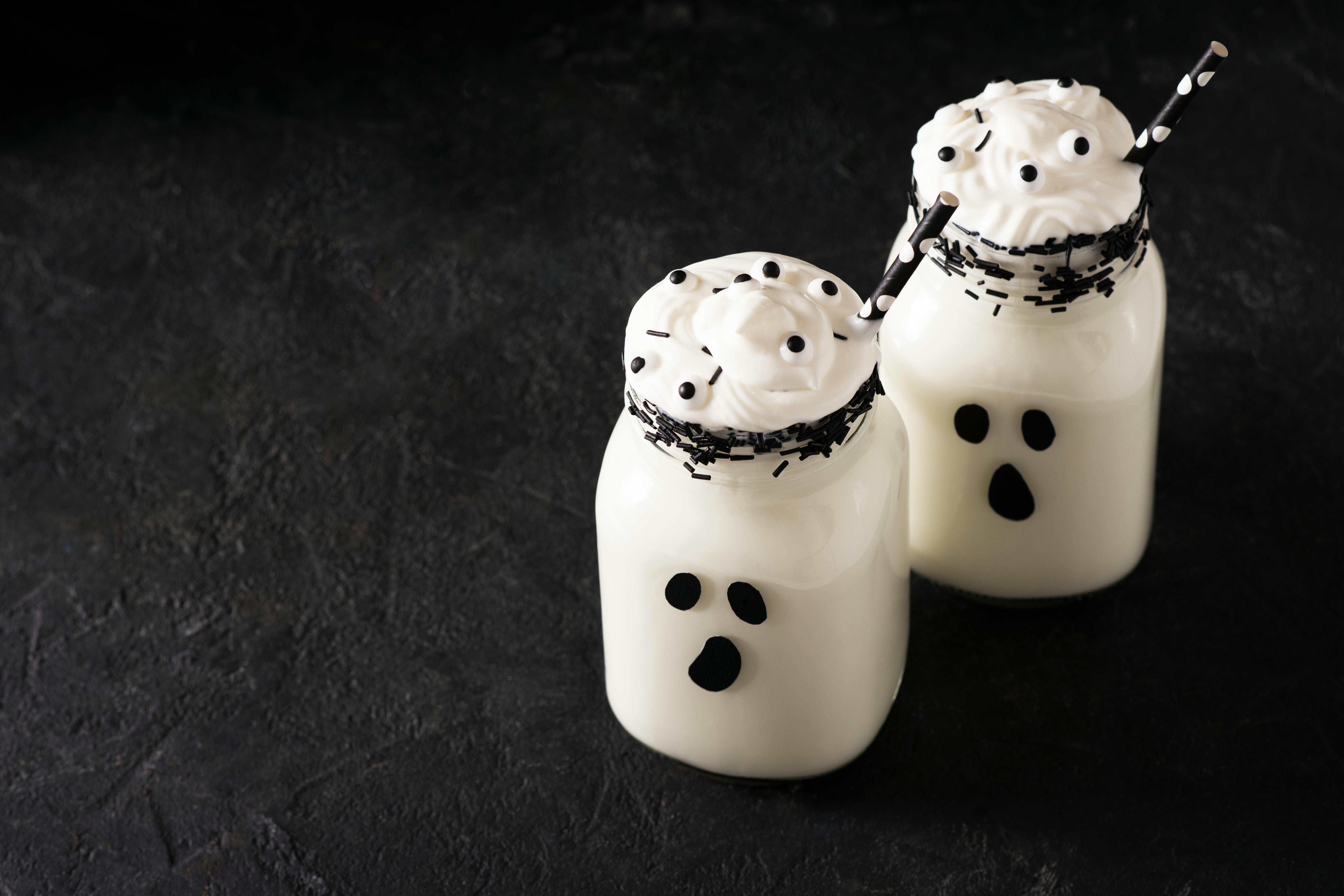 Uuuhh nogle uhyggelige spøgelsesdrinks. Spøgelser, halloween drinks, hvid drink, spøgelsesdrink