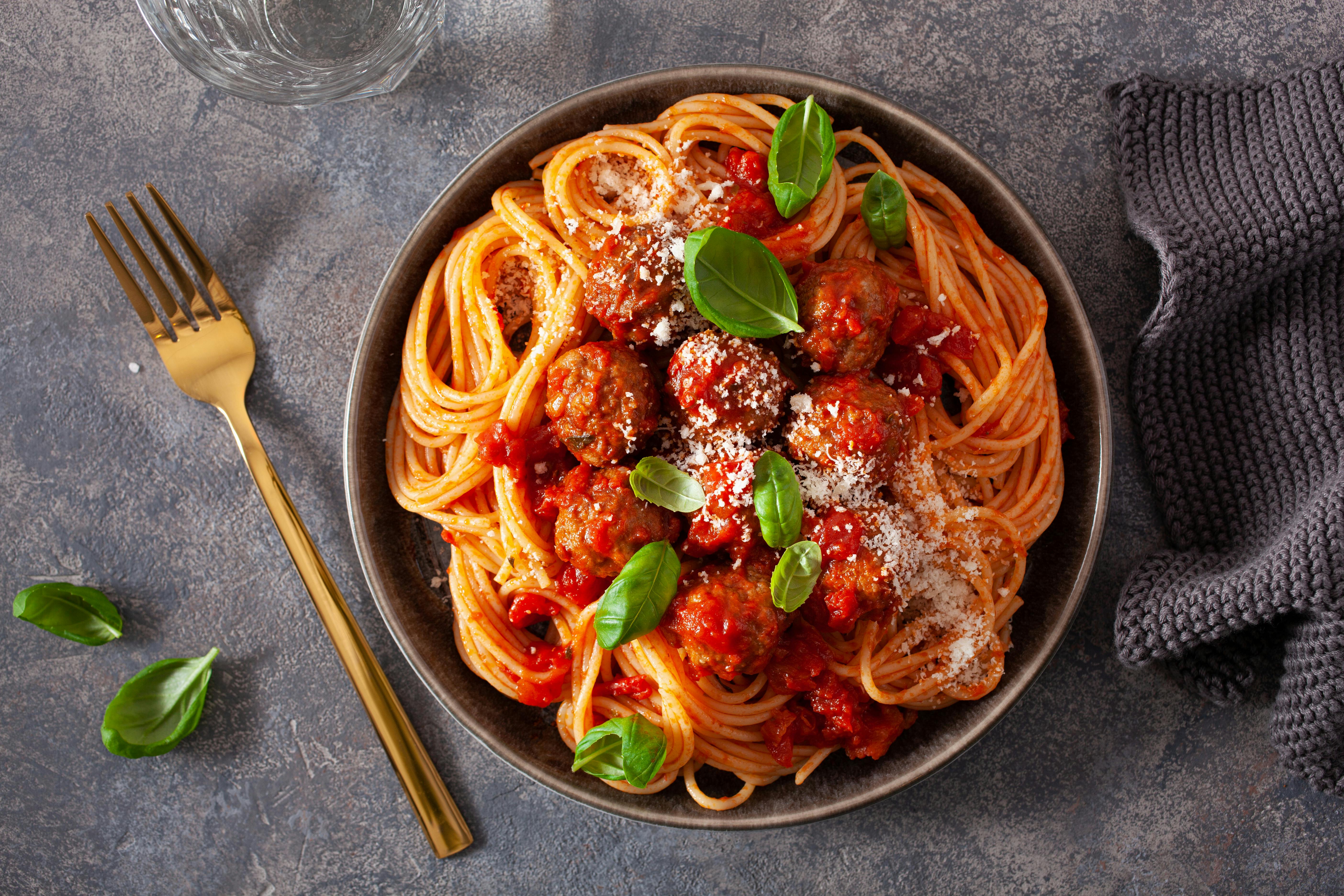 Bliv inspireret af Lady og Vagabonden til jeres aftensmad spaghetti med kødboller, lady og vagabonden