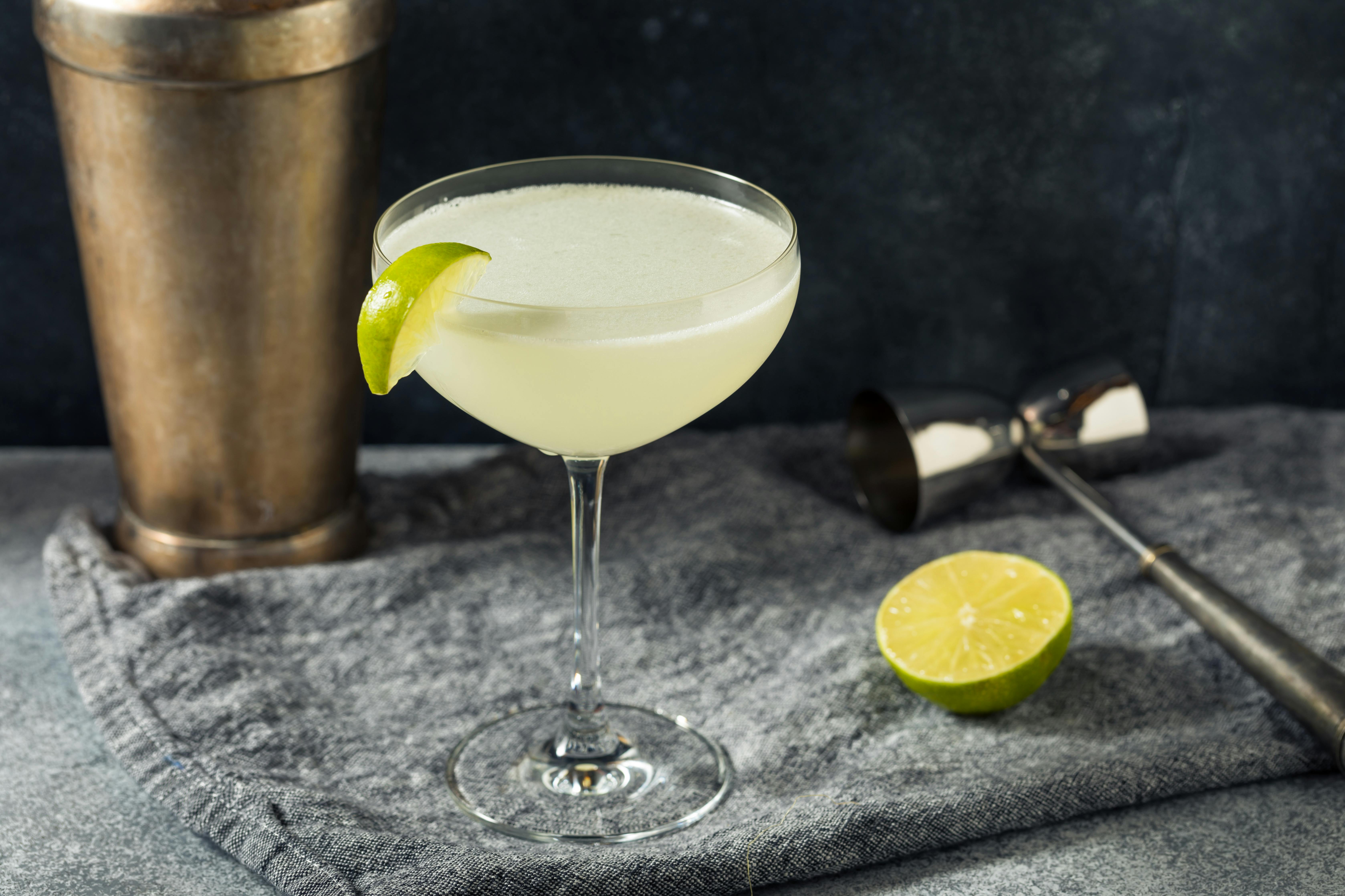 Var der nogen, der sagde en sofistikeret drink med rom? bedste drinks med rom, klassisk daiquiri, lys rom, hvid rom
