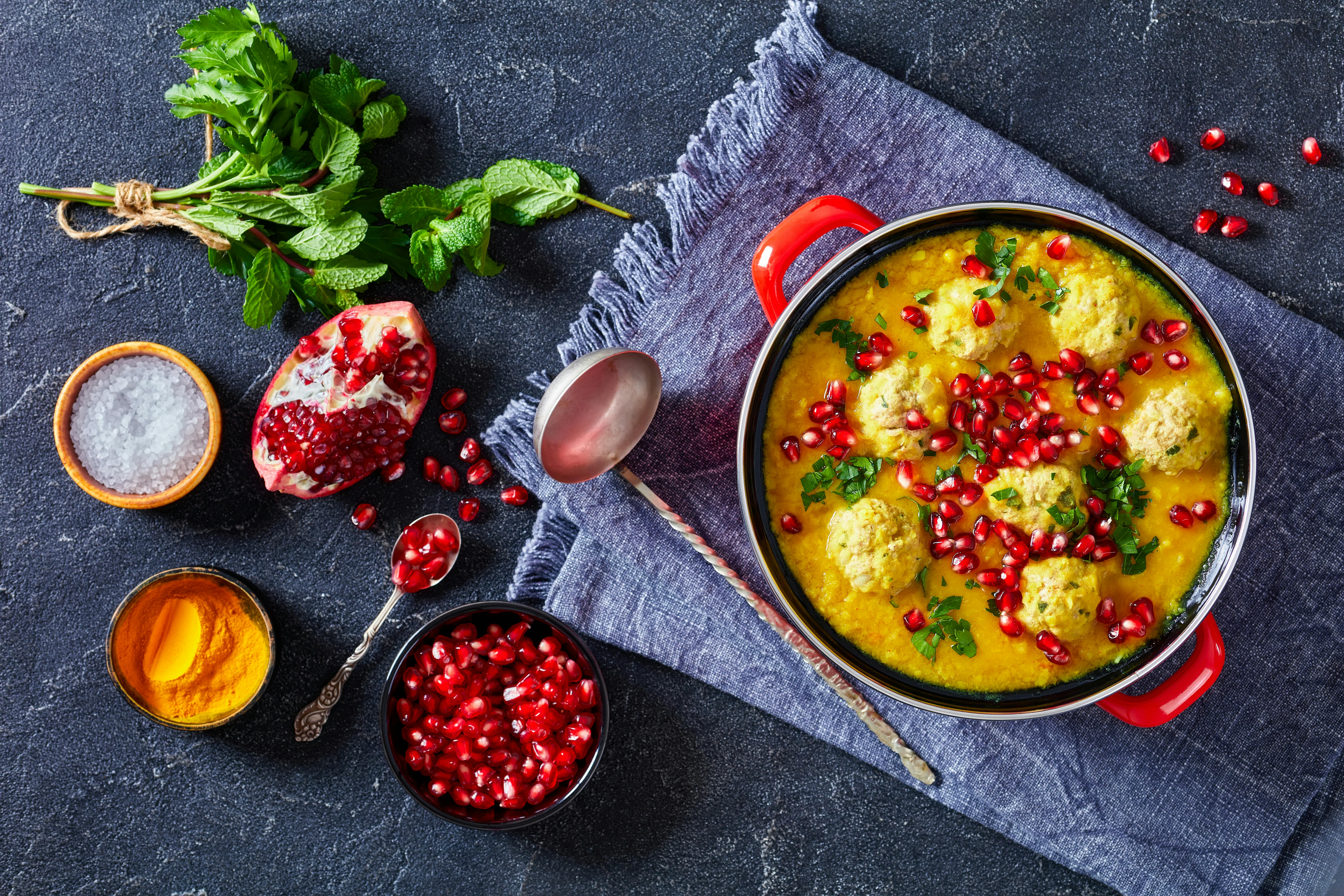 Granatæble er langt fra et sjældent syn i dette køkken. iranian dish iransk mad persisk mad