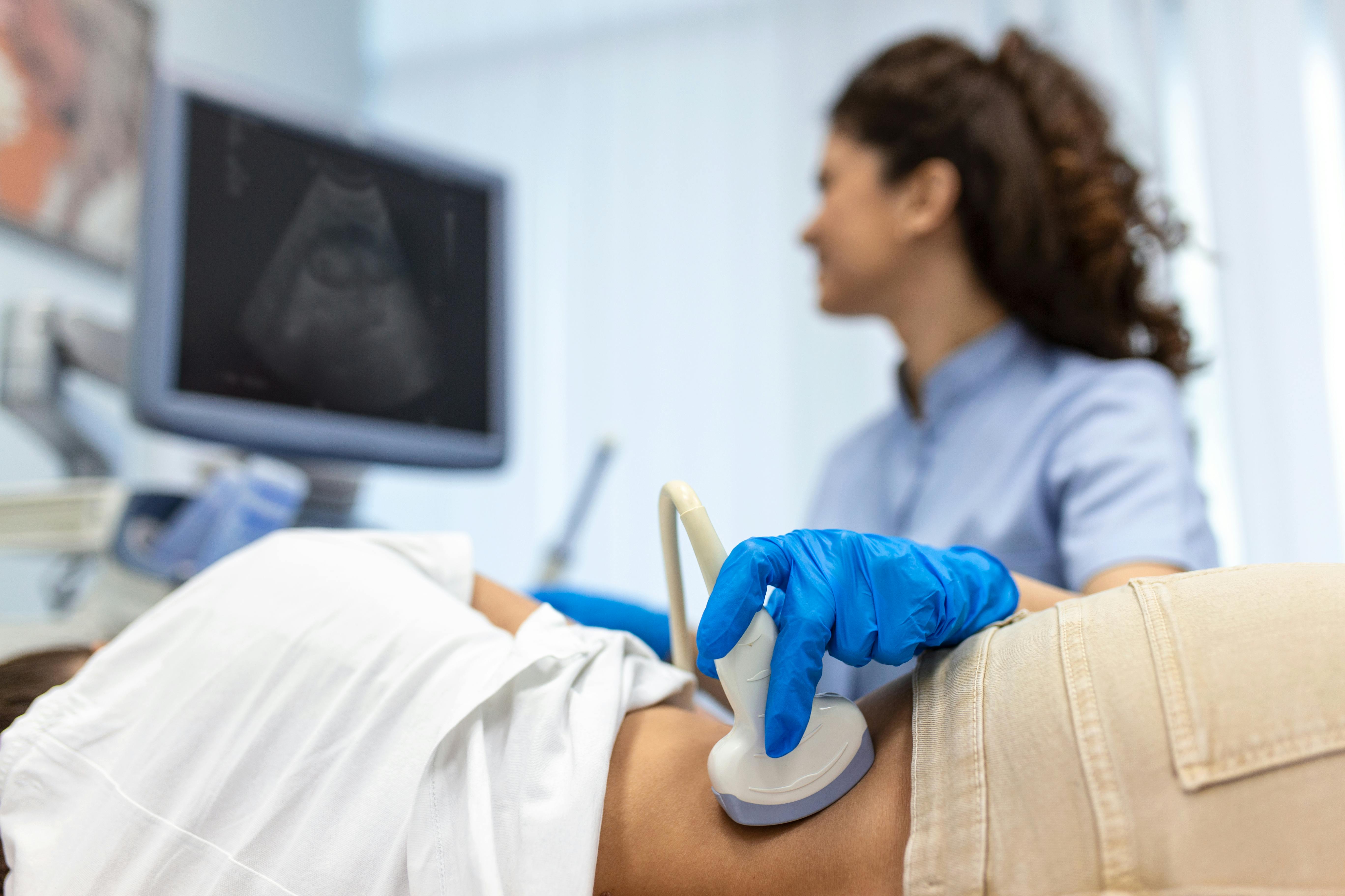 Som gravid i uge 14 kan du faktisk få en tidlig kønsscanning. Kvinde, som er gravid i uge 14, får en kønsscanning