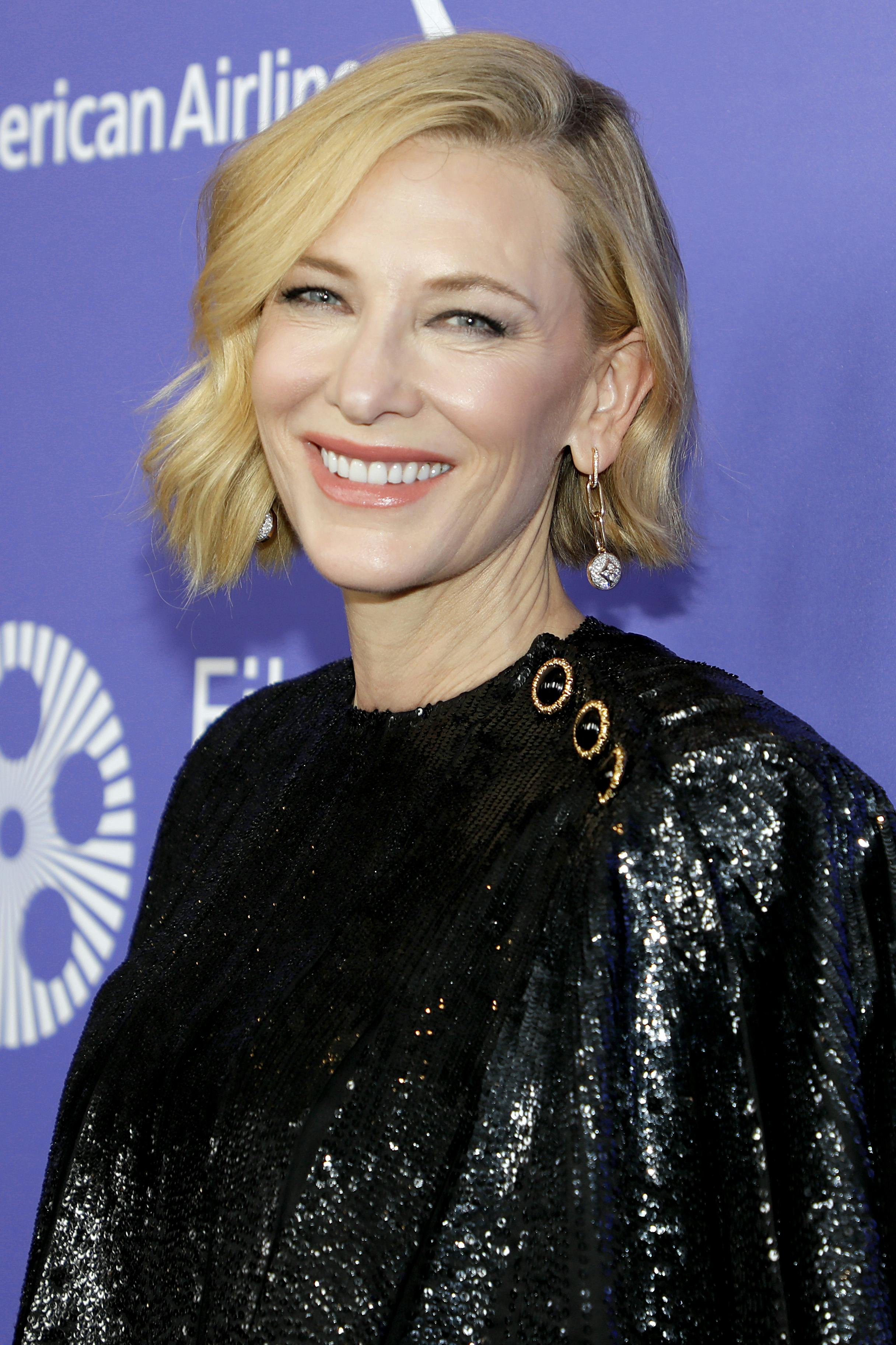 En bølget page: Den australske superstar Cate Blanchett, 53, har givet sit hår nogle næsten lodrette snoninger. cate blanchett