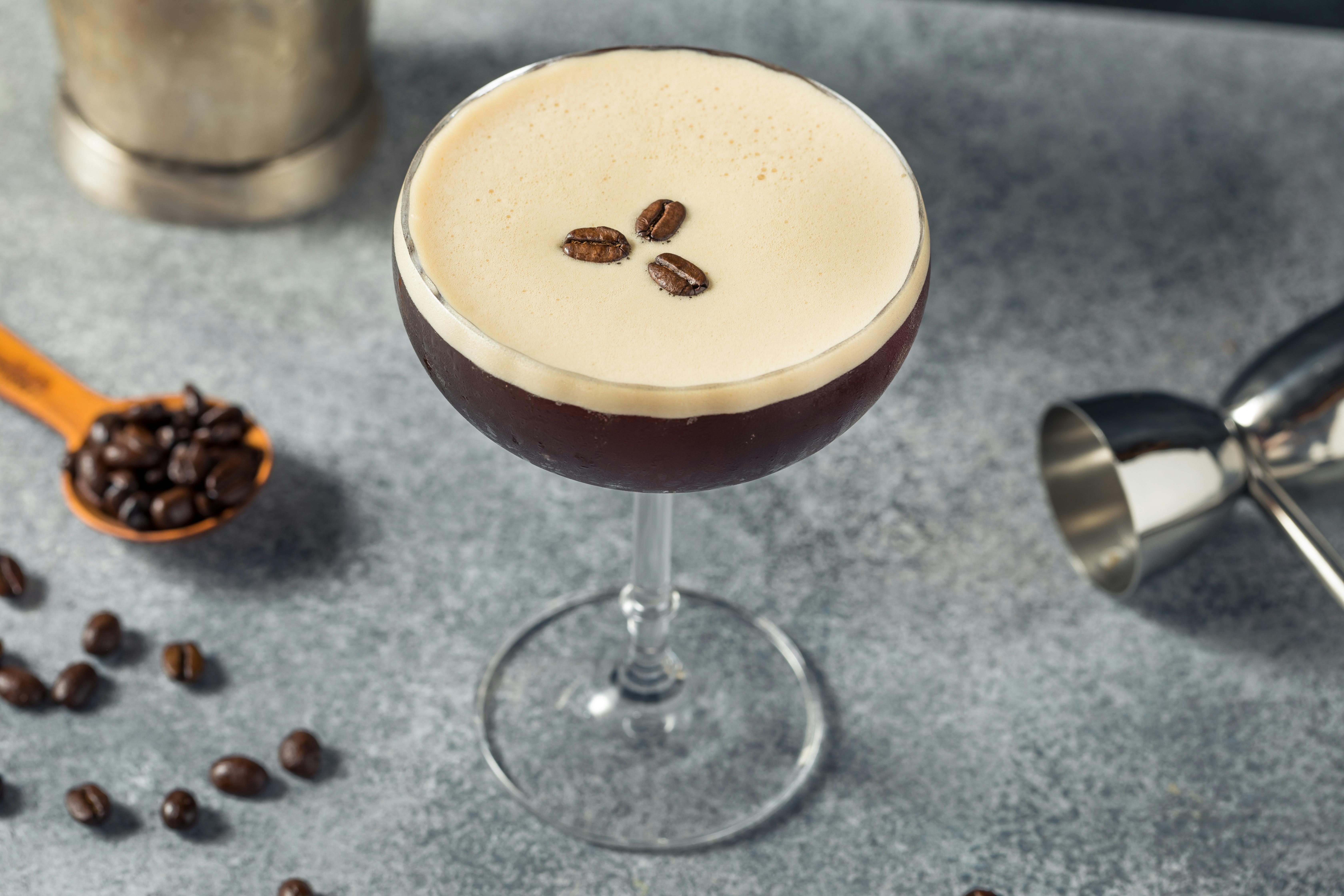 Tvillingen elsker en opkvikkende drink som en Espresso Martini. Espresso Martini er drinken til stjernetegnet Tvillingen