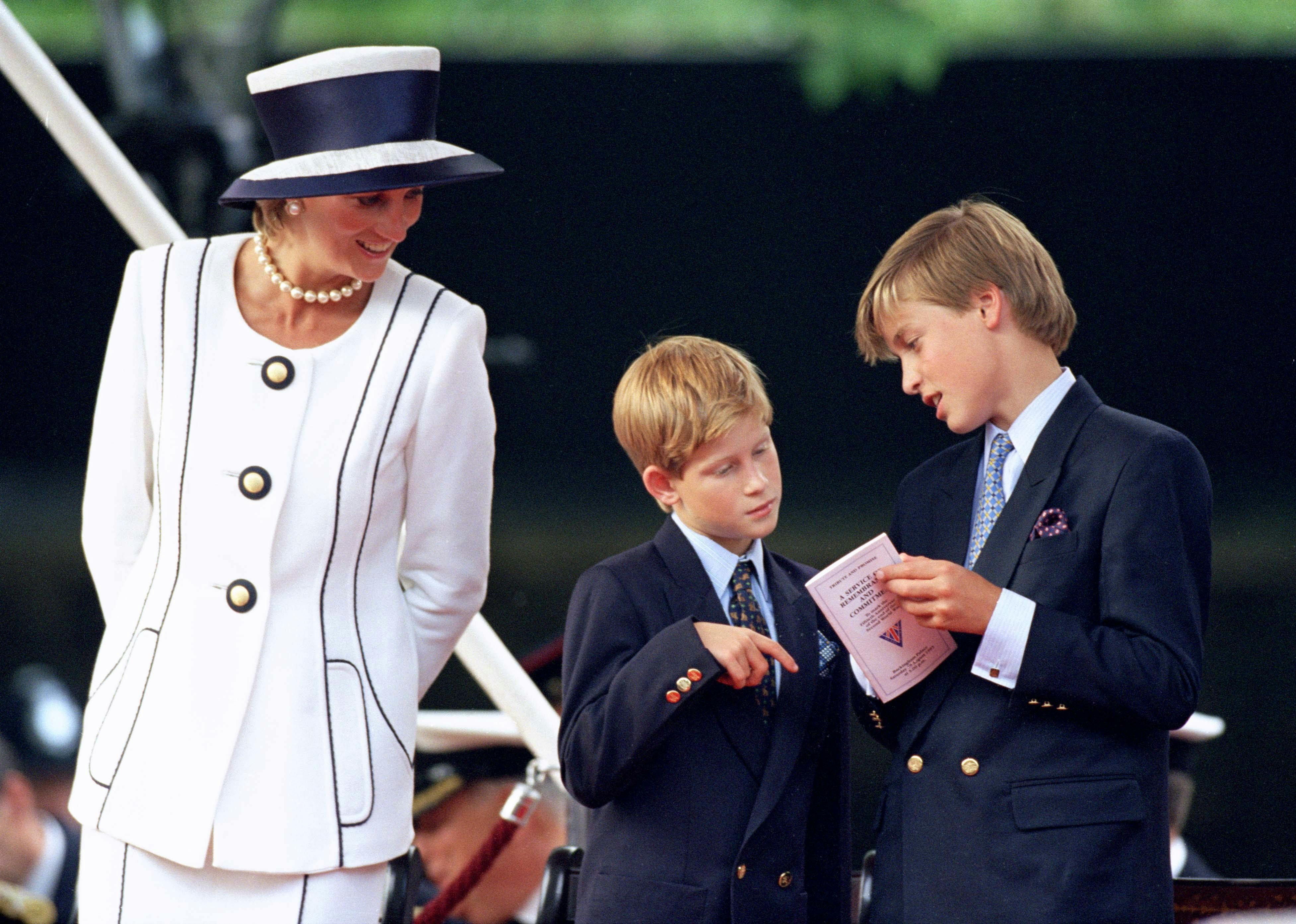 Stolt mamma: Prinsesse Diana, prins Harry og prins William.