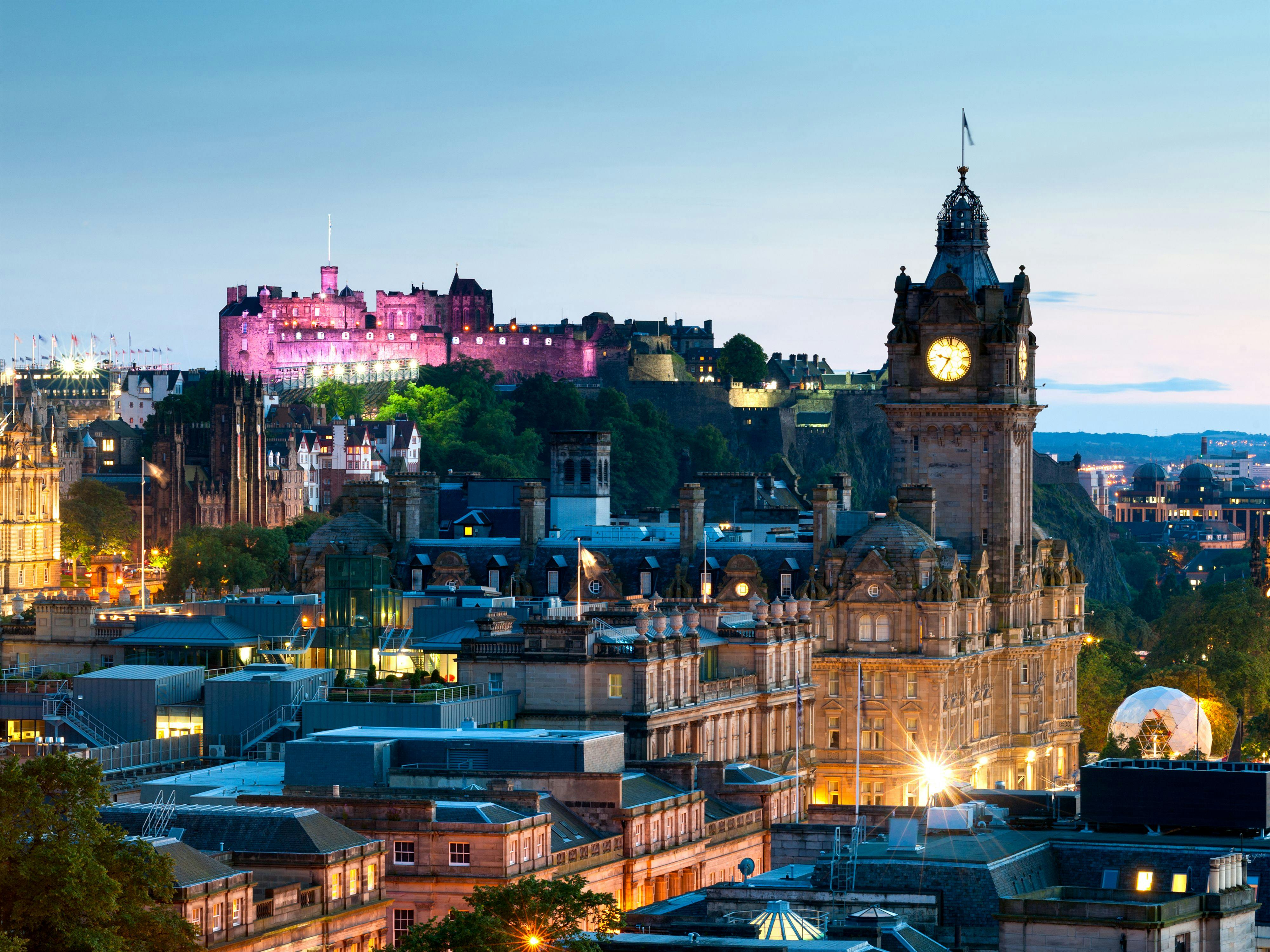 Smuk om dagen, smuk om natten. Edinburgh skal opleves på alle tider af døgnet. Smuk om dagen, smuk om natten. Edinburgh skal opleves på alle tider af døgnet.