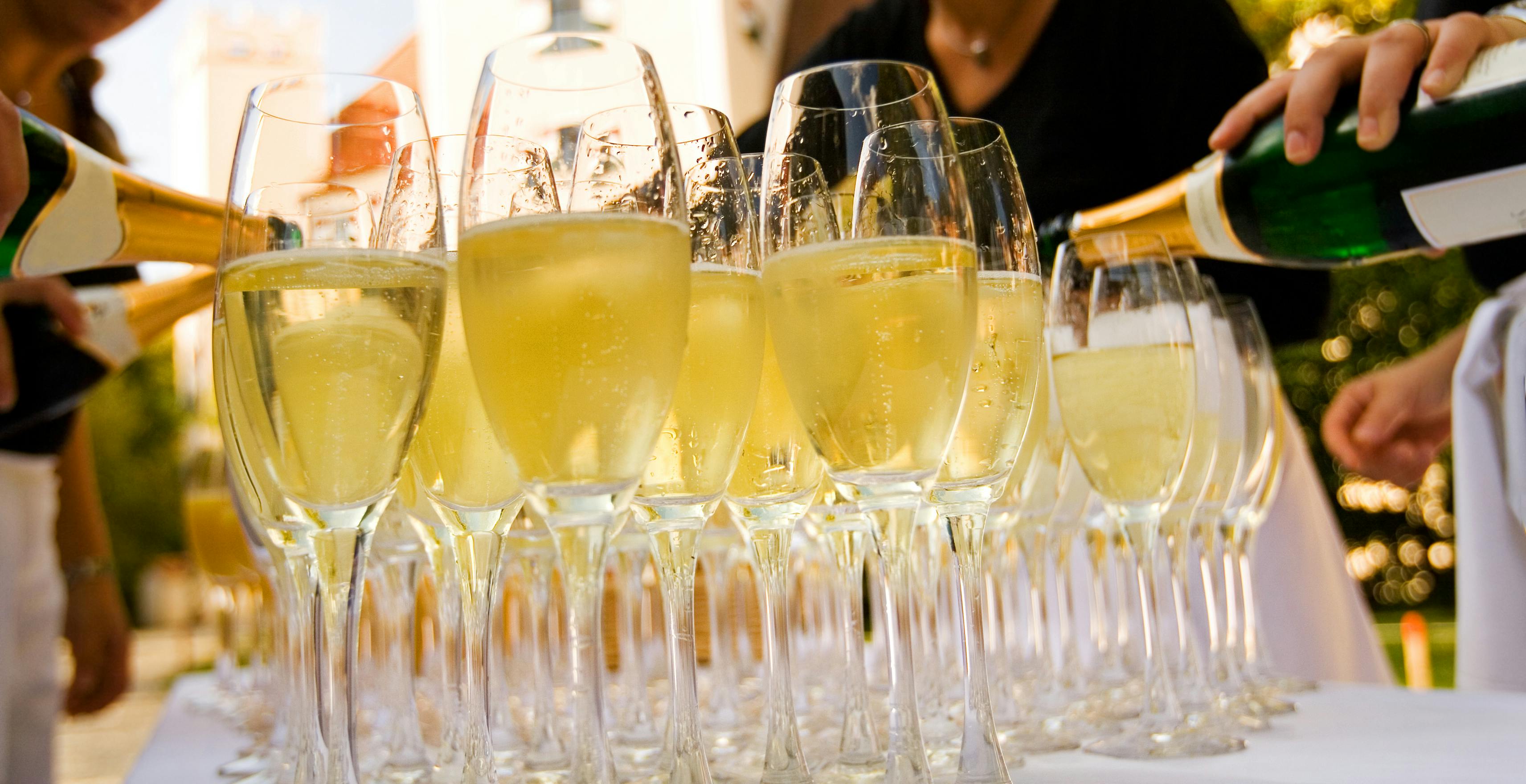 SMAKING: Det høres vel ikke helt feil ut med champagne-smaking på spa? champagne kurs