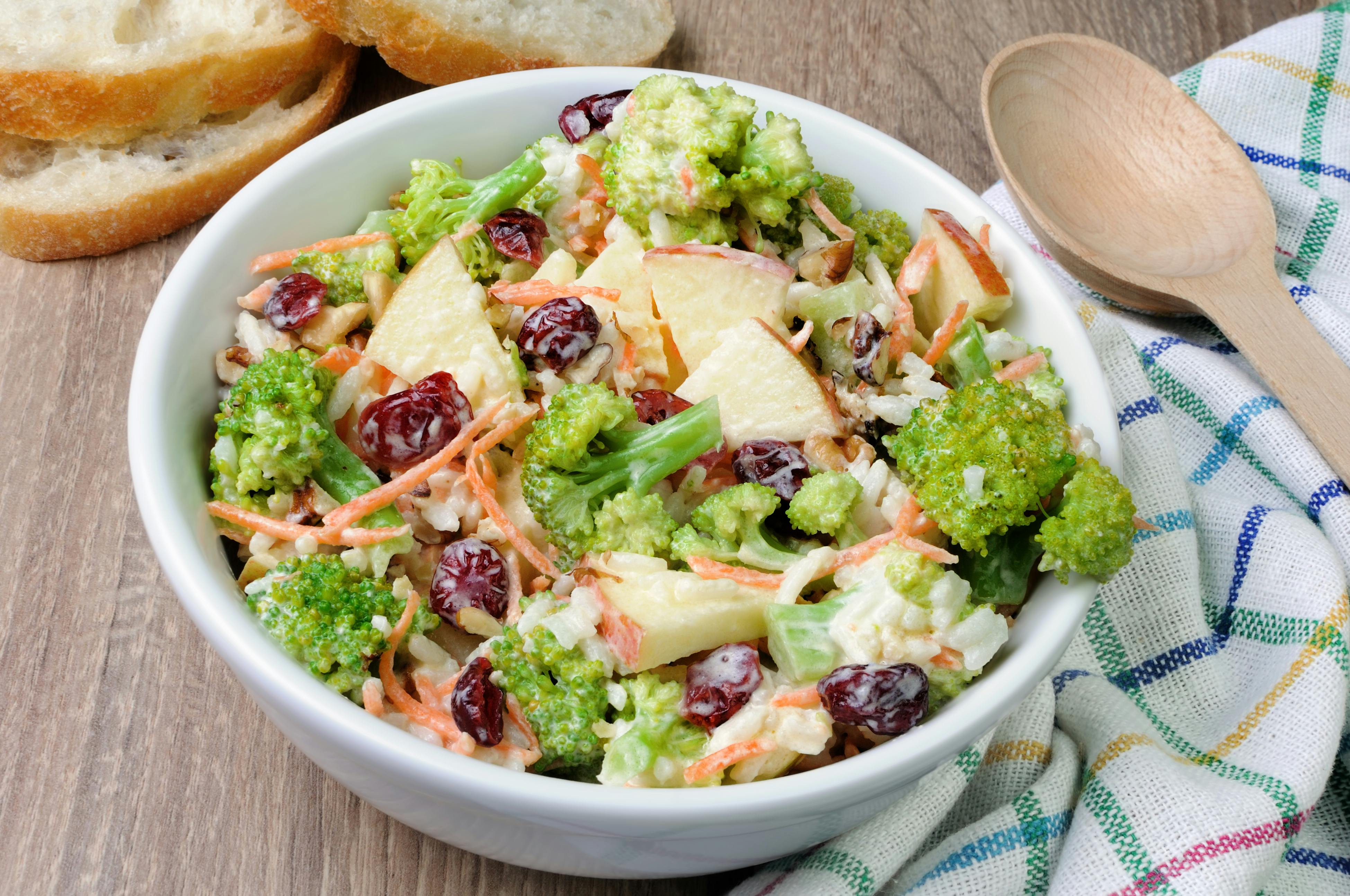 Rå broccolisalat