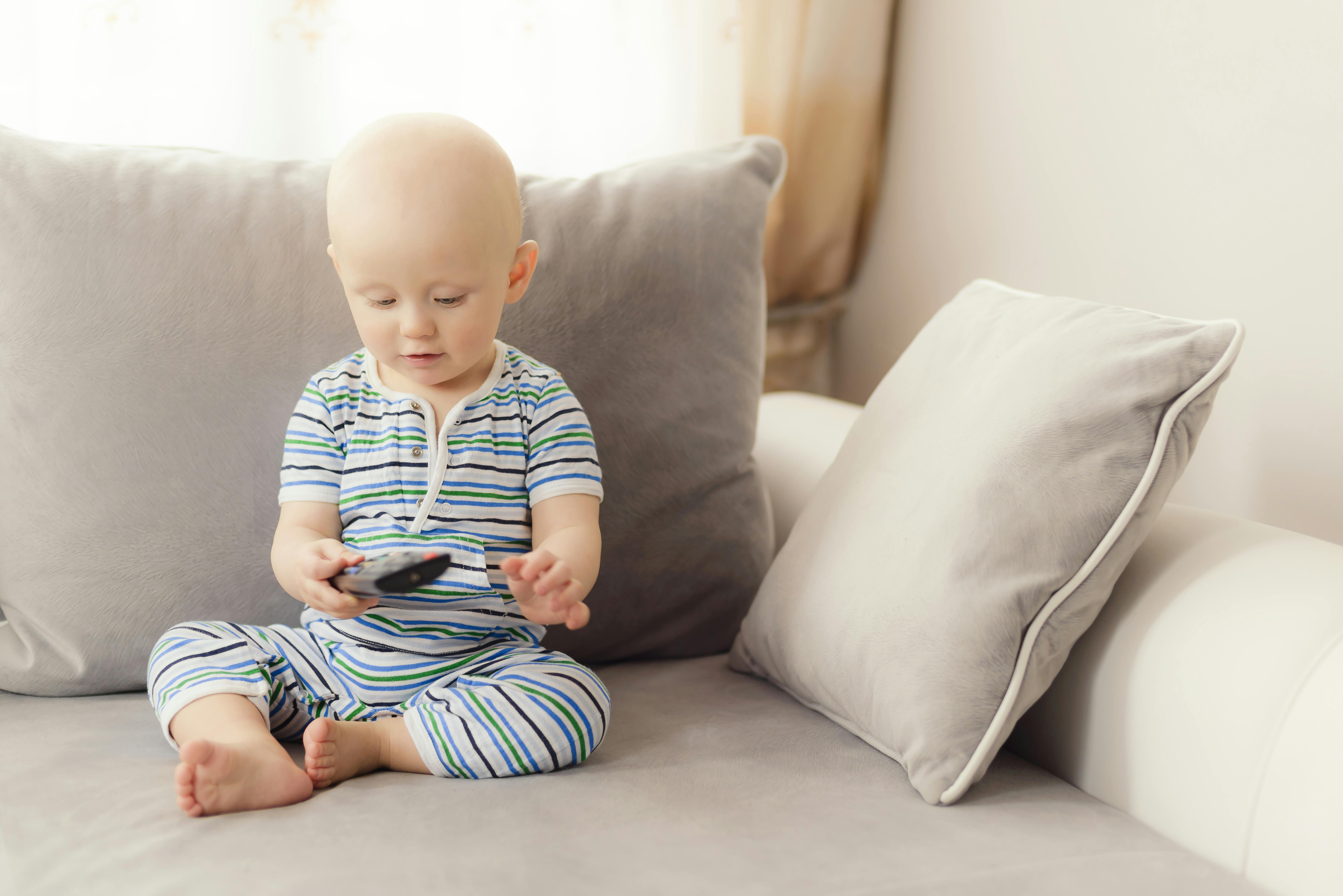 Skal dit barn se baby TV i dag? Baby TV