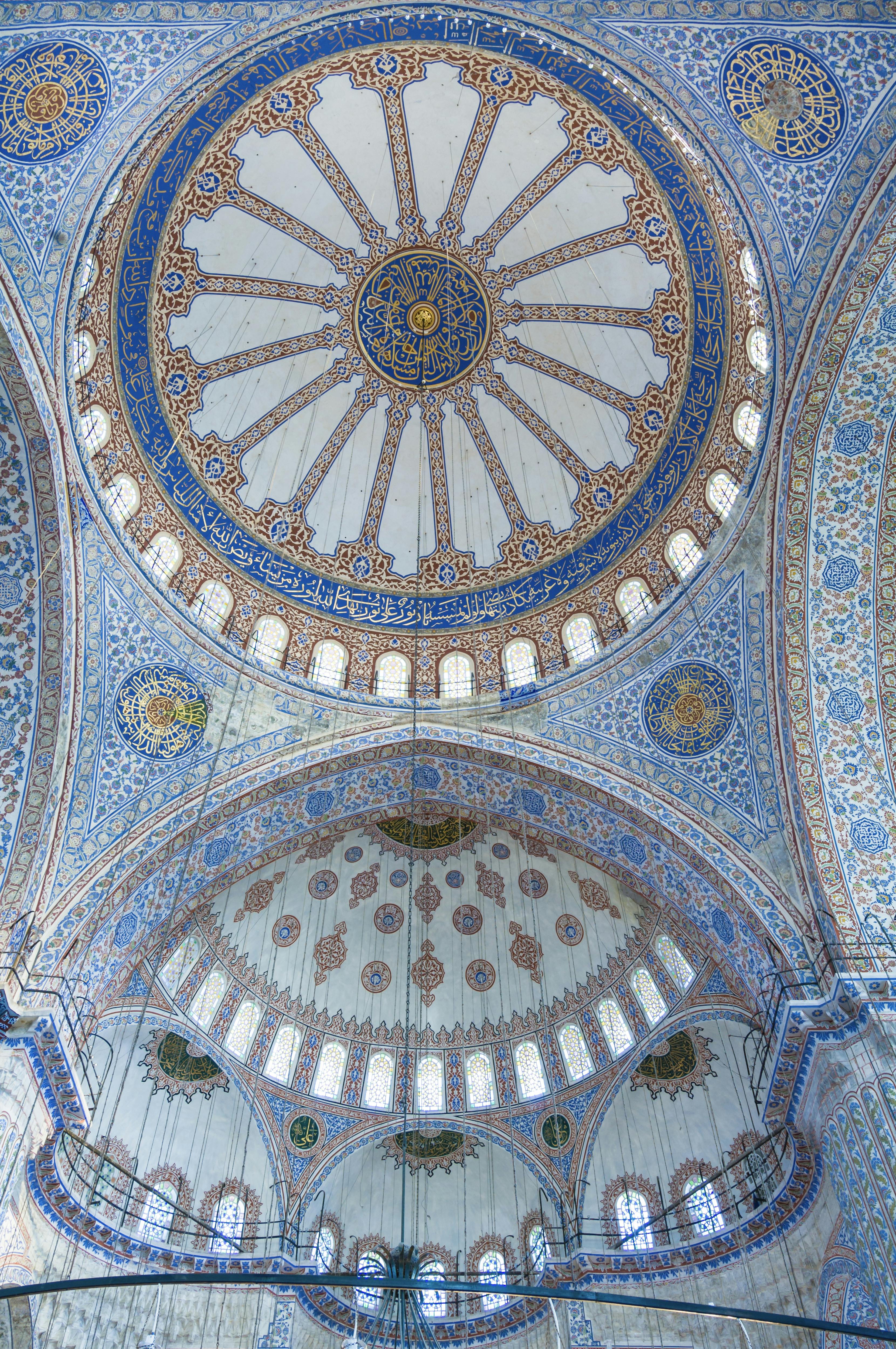 Den Blå Moskes mosaikker må og skal opleves live, hvis du kommer til Istanbul. Den Blå Moskes mosaikker må og skal opleves live, hvis du kommer til Istanbul.