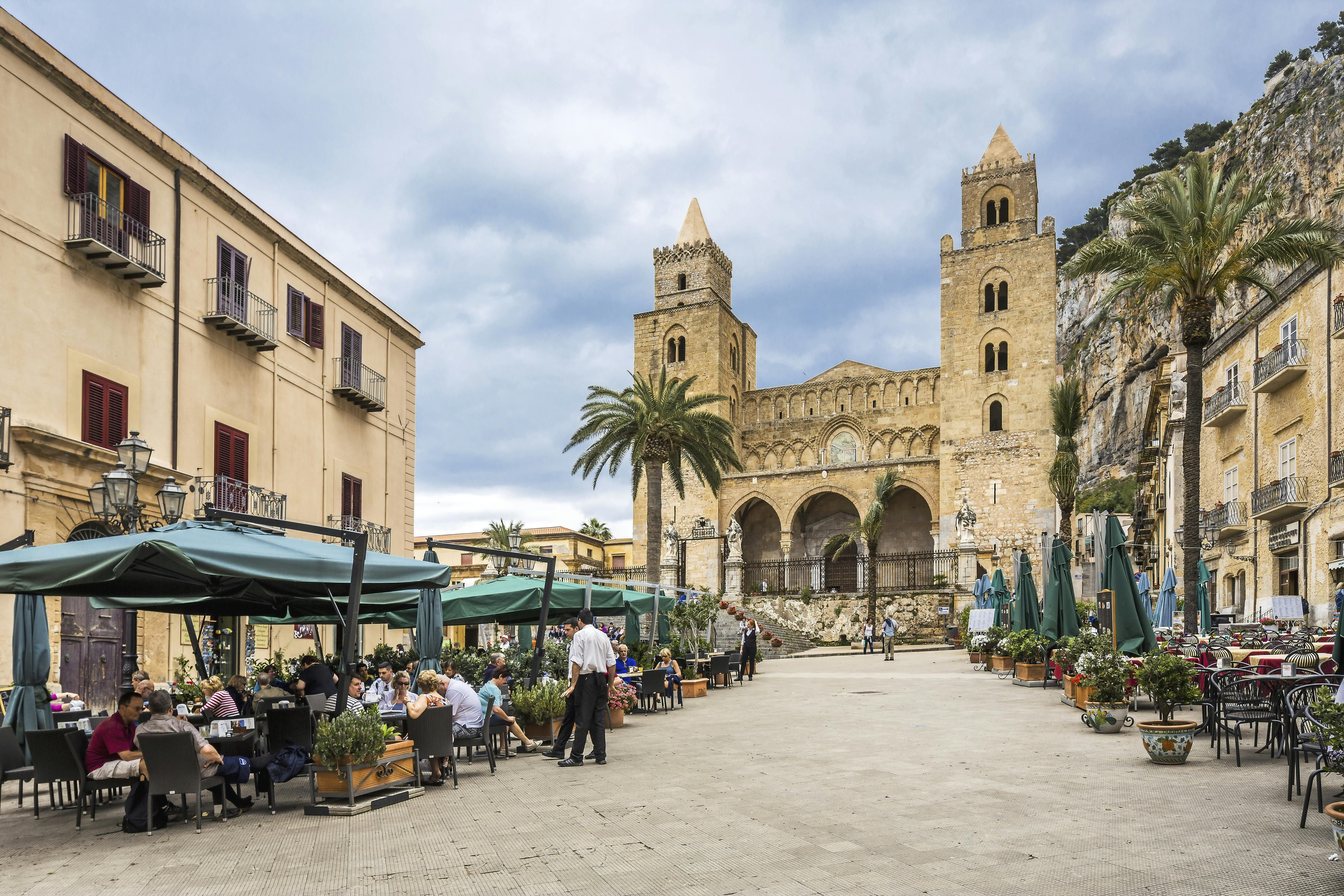 En plads med masser er god mad – er typisk Italien. Italien, Sicilien