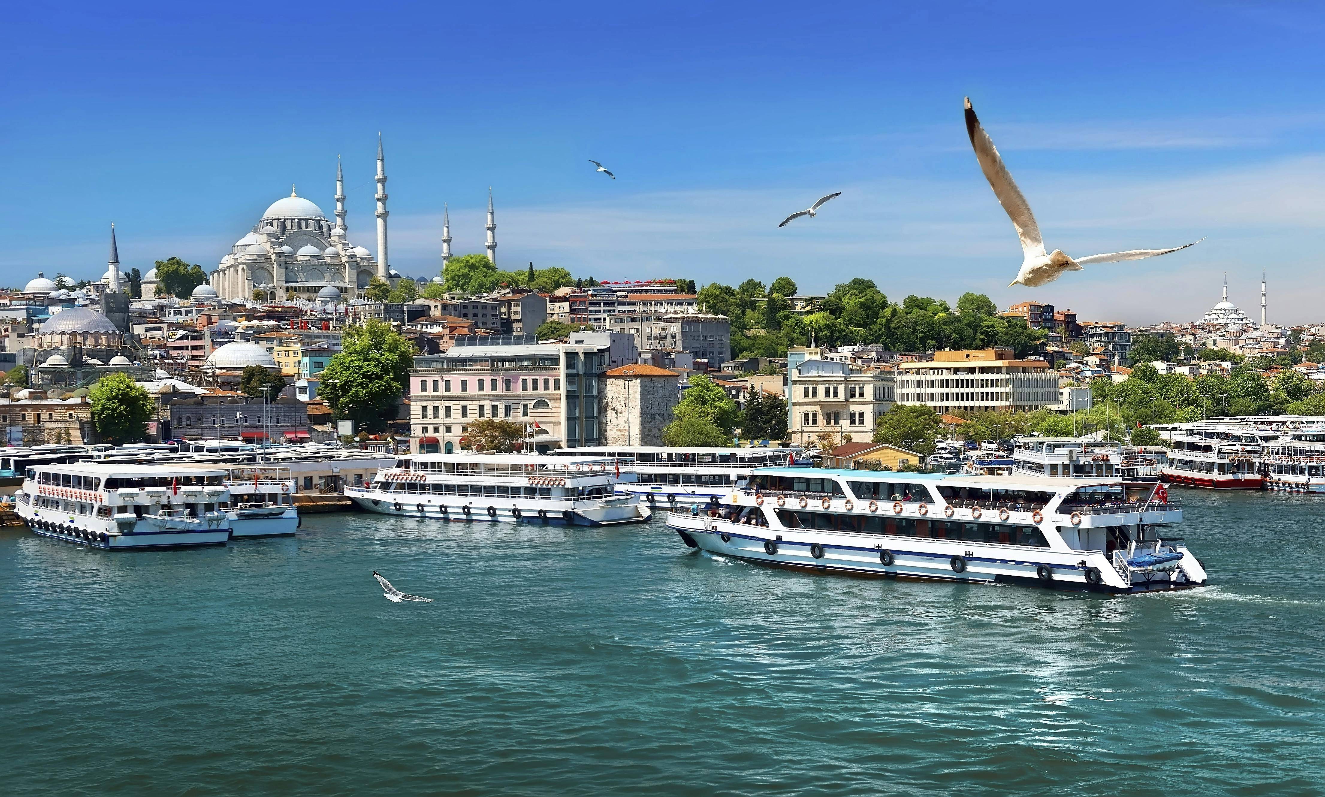 Istanbul har mange nuancer af blå. Istanbul har mange nuancer af blå.