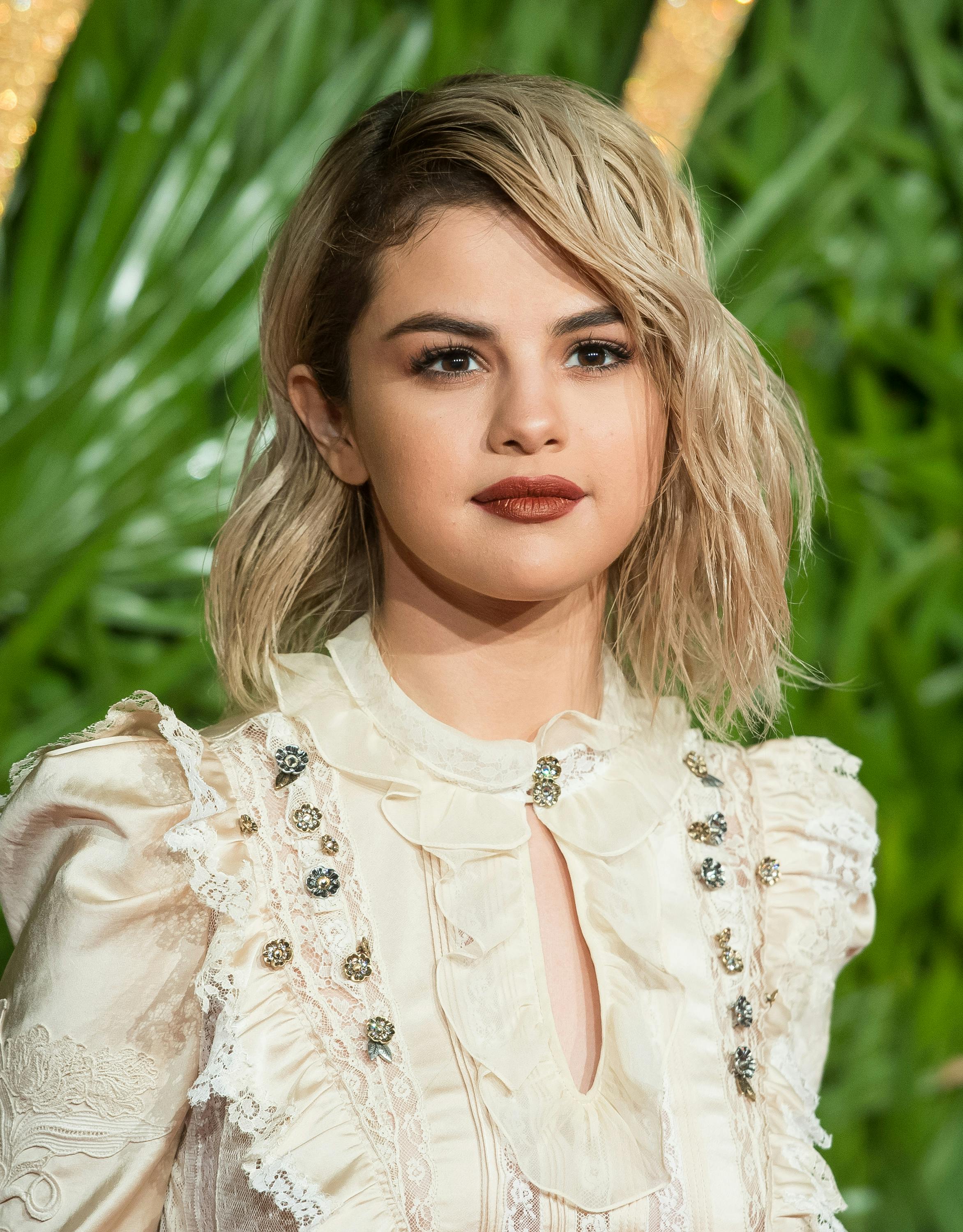 Selena Gomez hårtrend 2018.