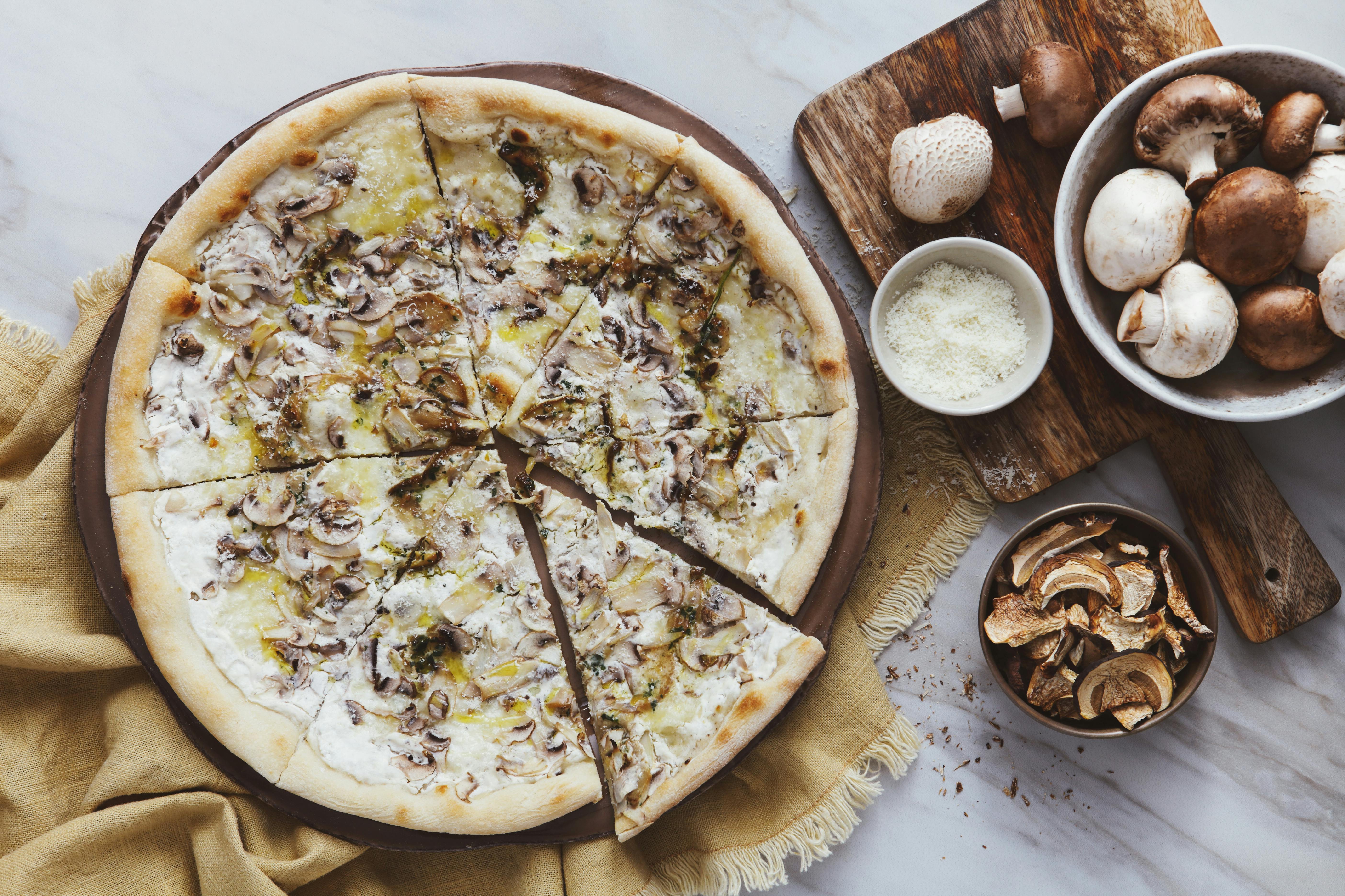 Sopp på pizza: sopp i matlaging oppskrifter
