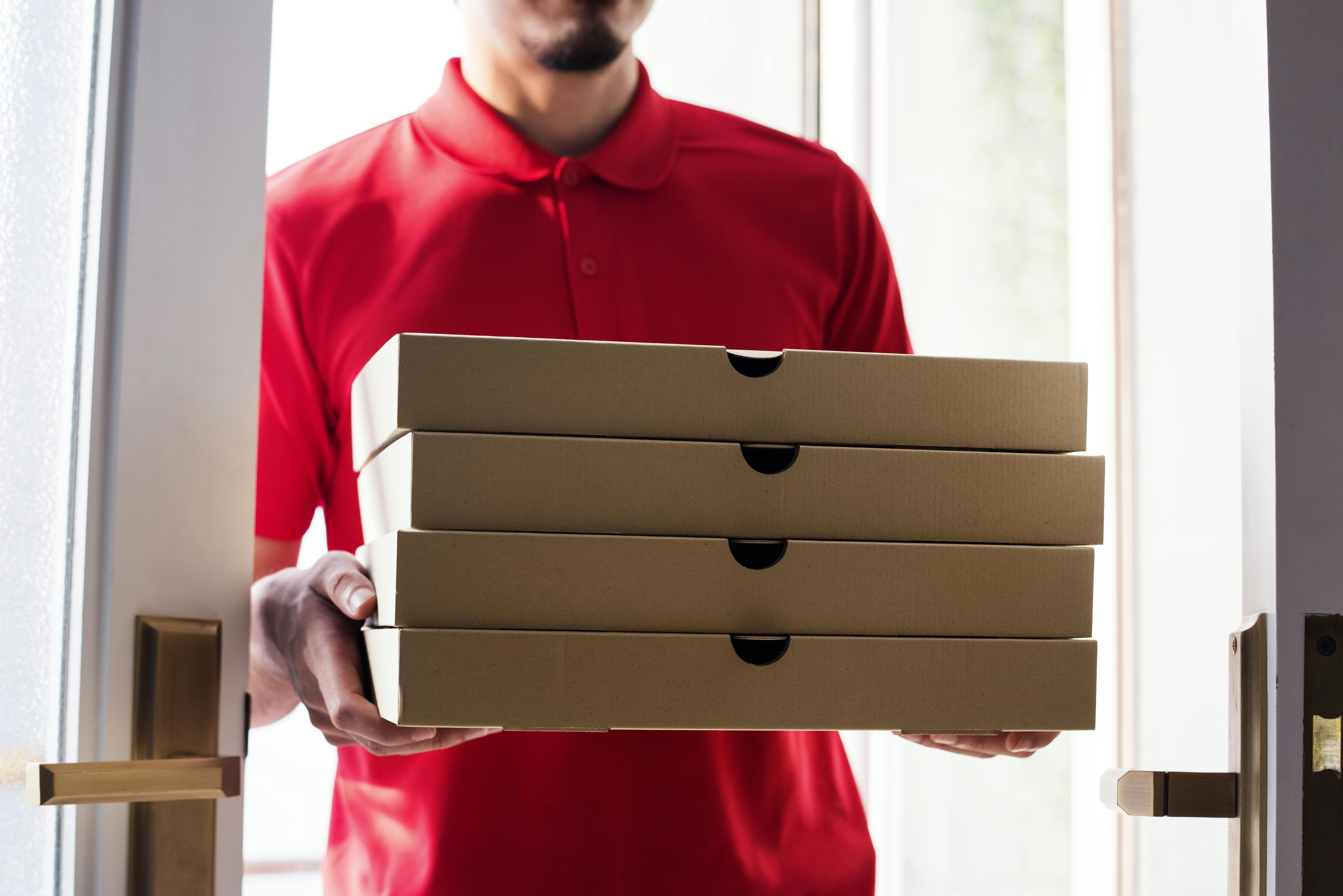 Vi fatter det ikke – hvordan kan disse pizzaer komme ned på bunden af havet? Pizzabud