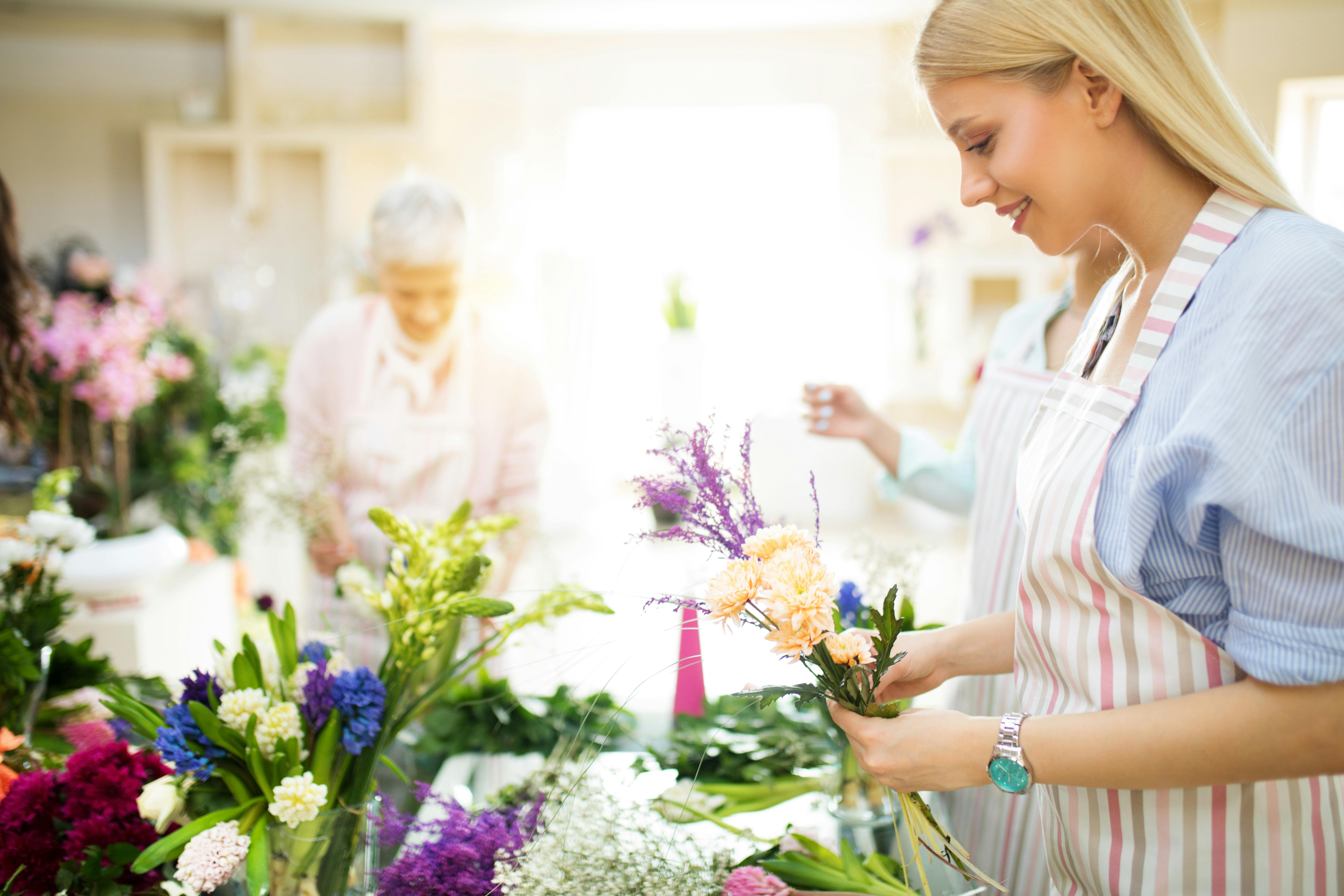 Du kan virkelig være kreativ og lege med farver med blomsterbinding som hobby. vægt, vægten, stjernetegn hobby, blomsterbinding, teater