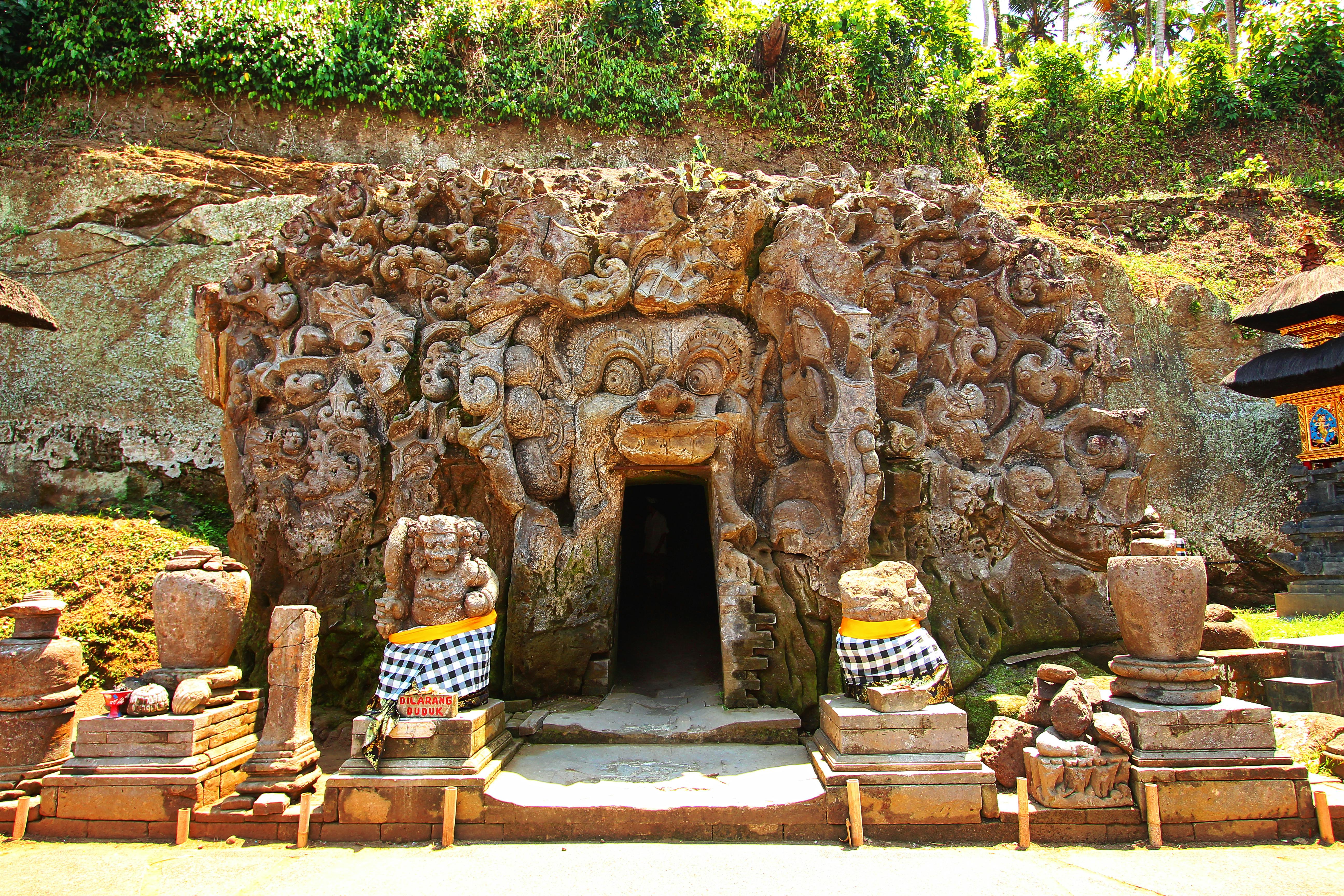 Udforsk et af Balis mange templer, Goa Gajah. Goa Gajah på Bali