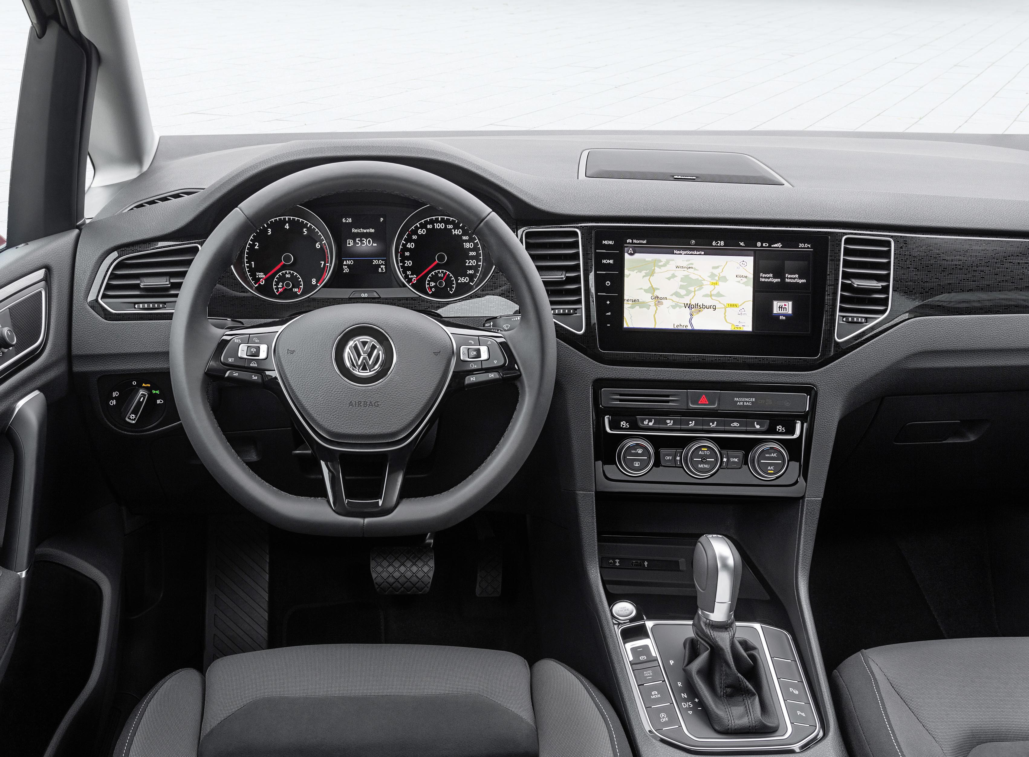 Facelift: 2018 VW Golf Sportsvan med 130 og hifi-lyd for 285.000 kr. | Bilmagasinet.dk