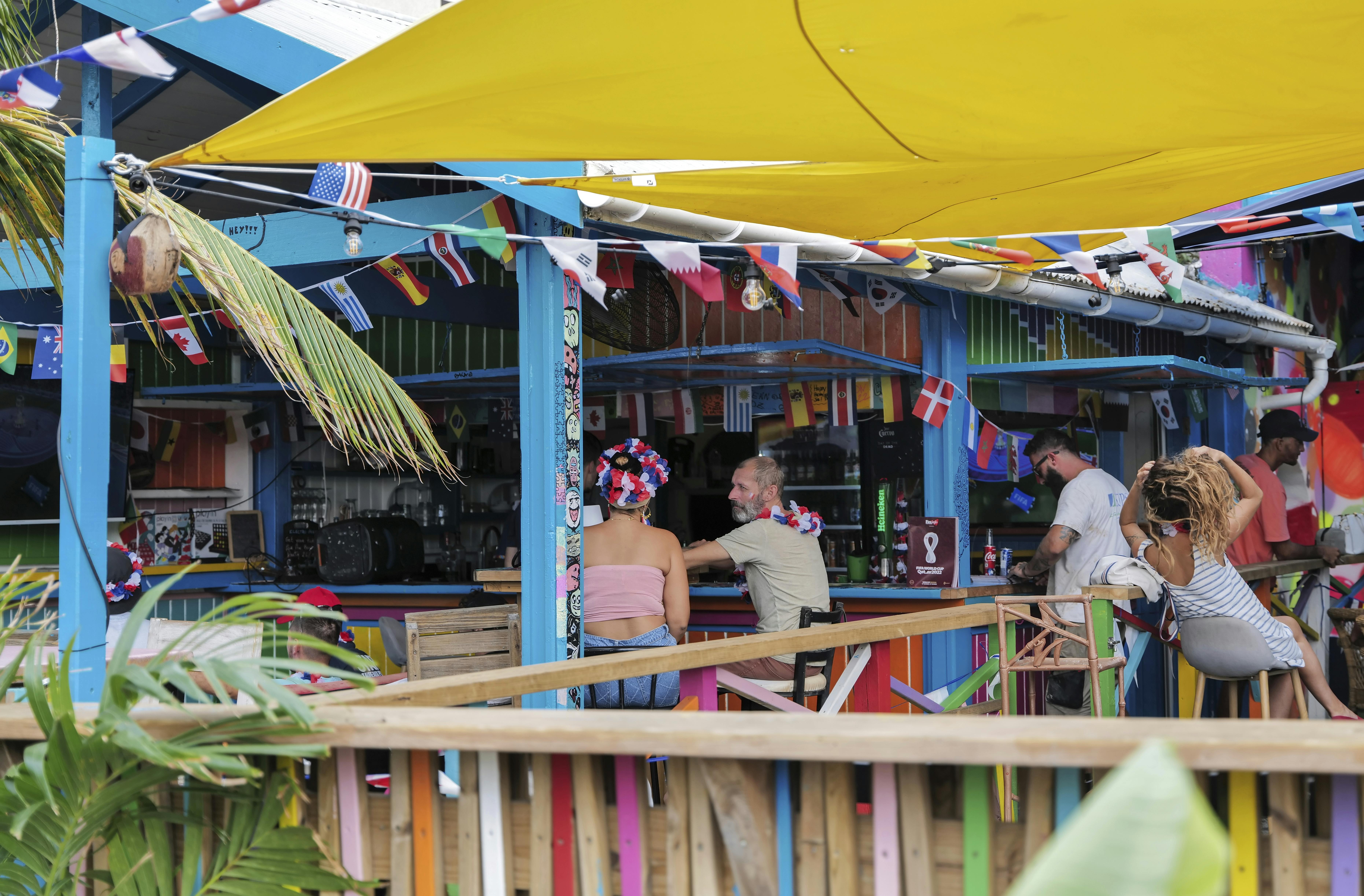 Rainbow Café er netop det: Fyldt med farver og en regnbue af mad og mennesker. Rainbow Café er netop det: Fyldt med farver og en regnbue af mad og mennesker.