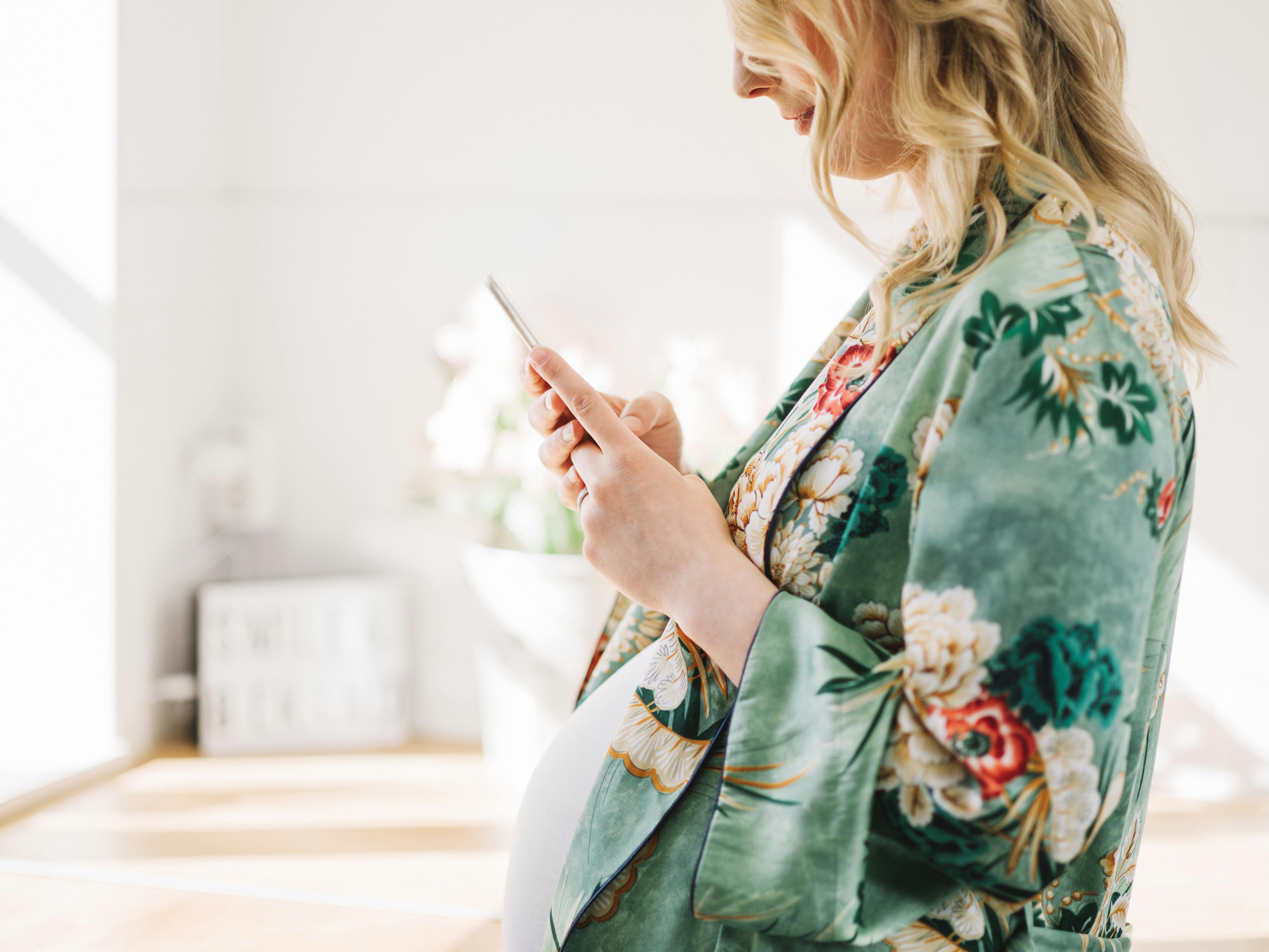 Der findes flere apps, hvor du kan følge med i dit barns udvikling. Apps til gravide