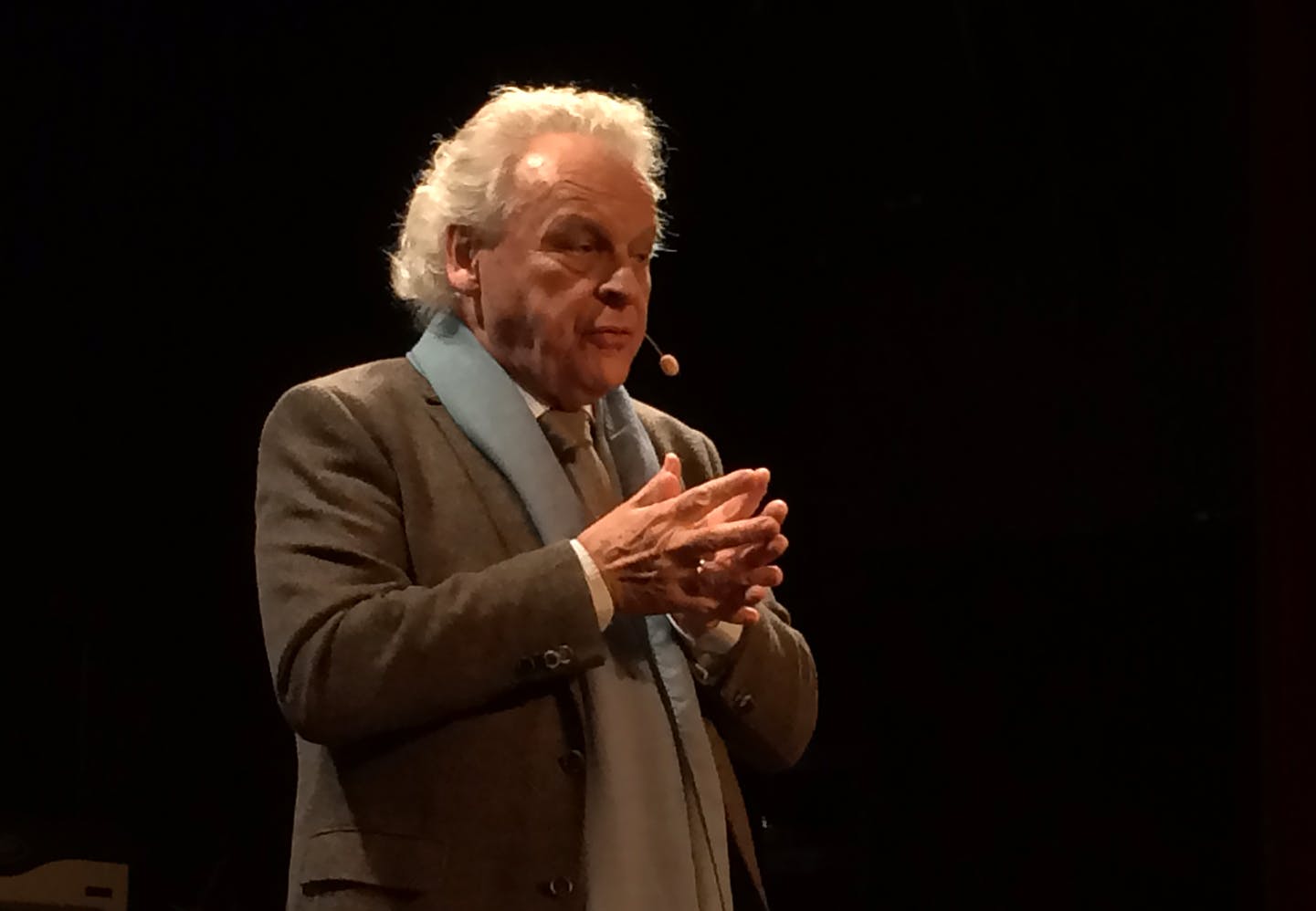 Herman Lindqvist håller föredrag på Stora historiekryssningen den 13 november 2017.