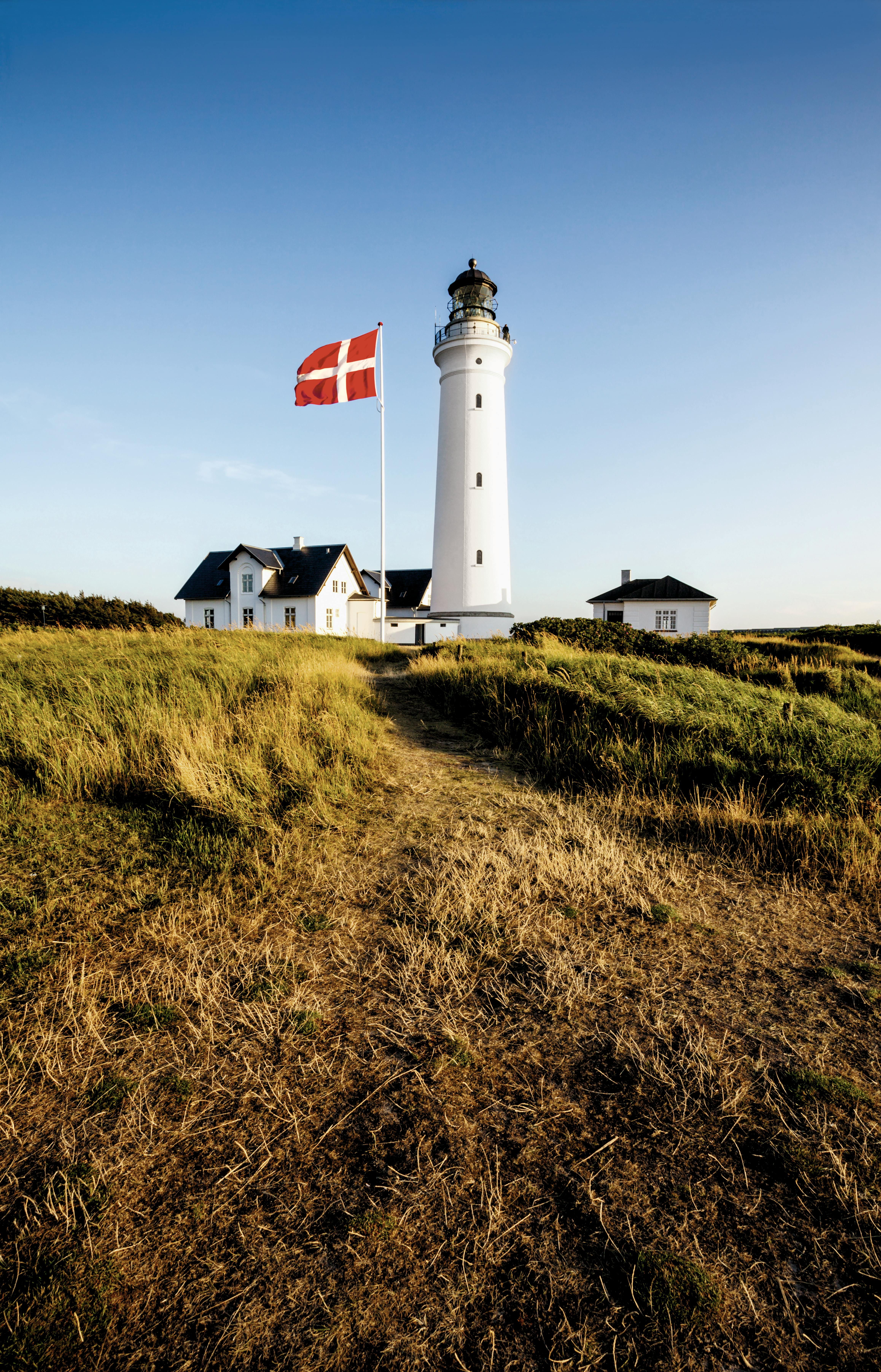 Hirtshals Fyr ruver stolt i det flate, danske landskapet: hirtshals fyr