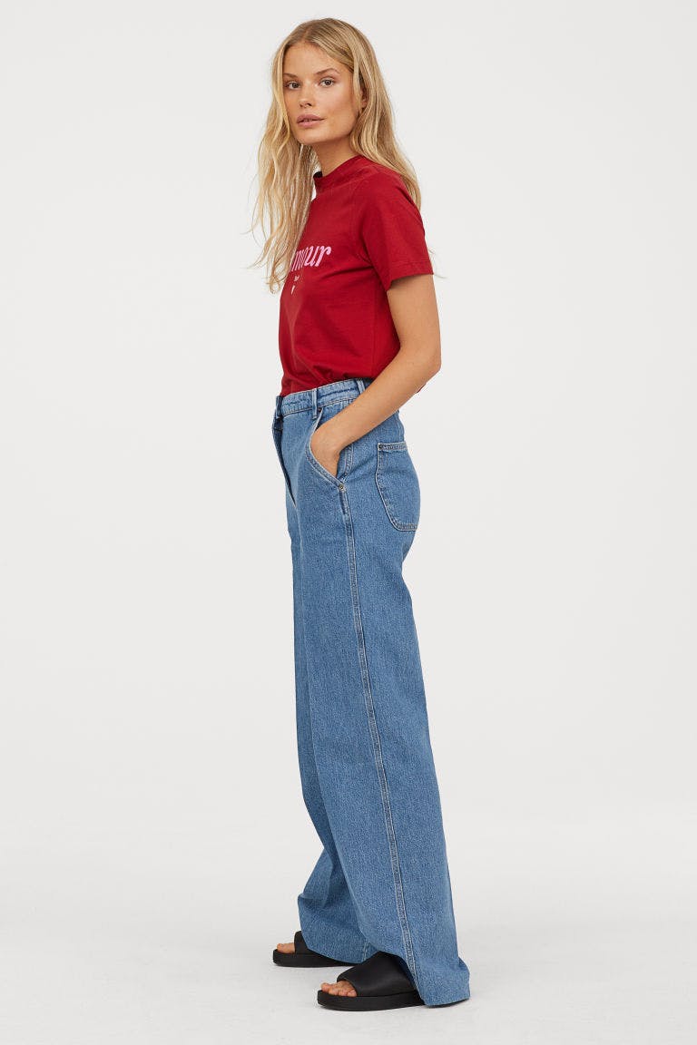 Brede jeans er et denim-hit i 2018
