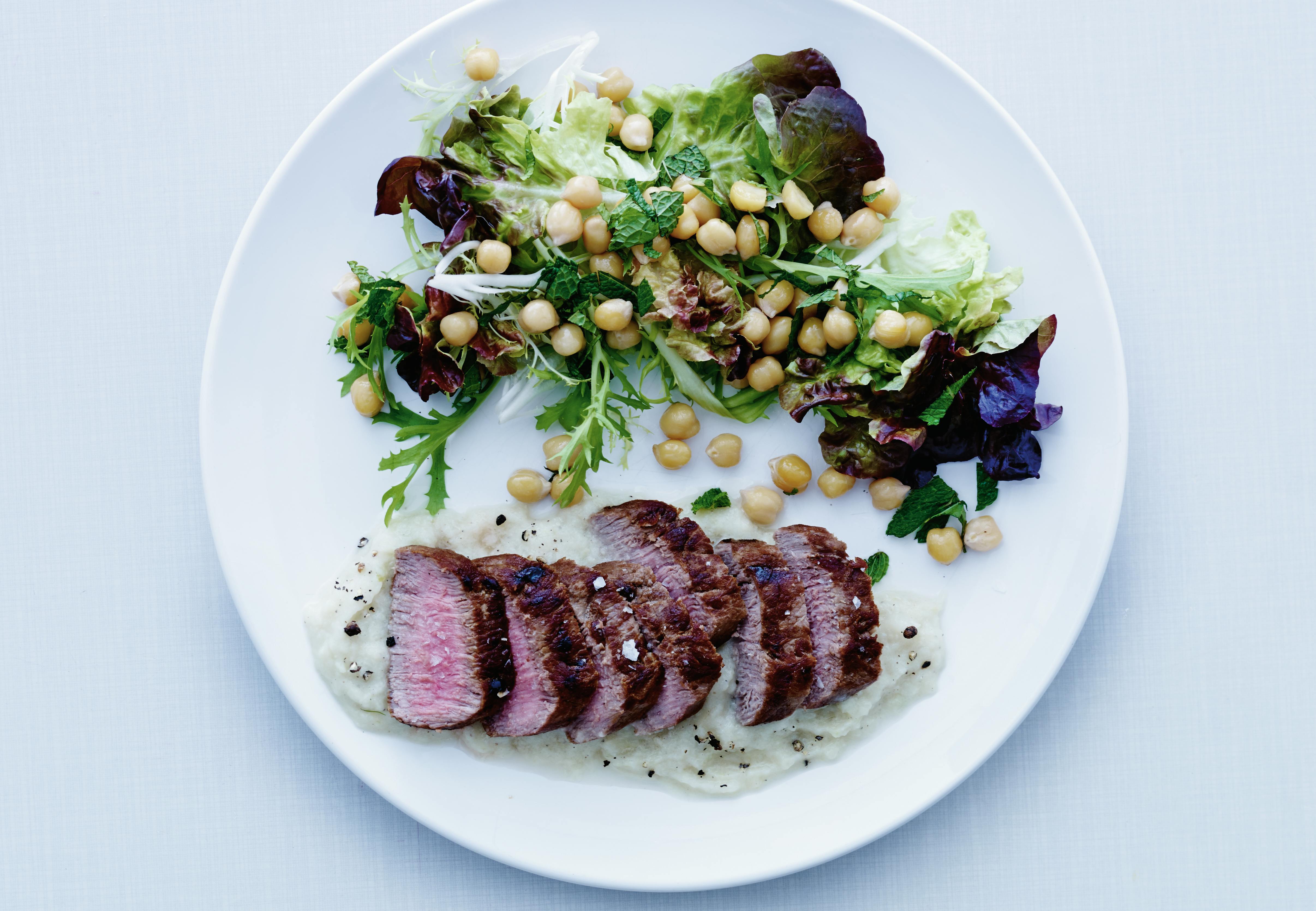 Tallerken med lam og salat