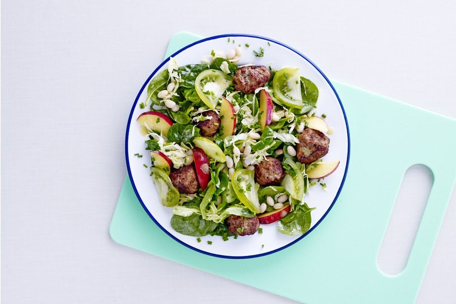 Spicy kjøttboller Spicy kjøttboller med bønnesalat
