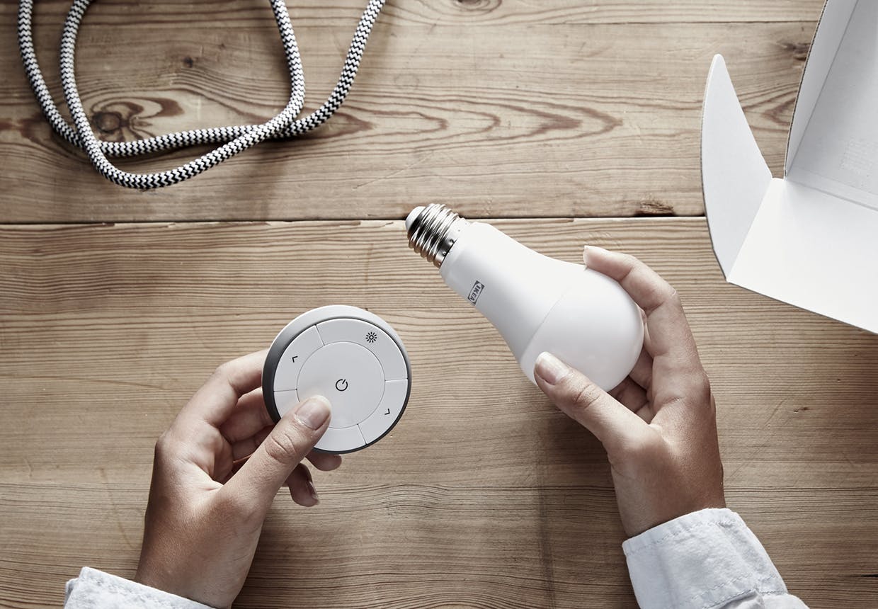 Pære og fjernbetjening til Ikeas Trådfri-system til intelligent belysning