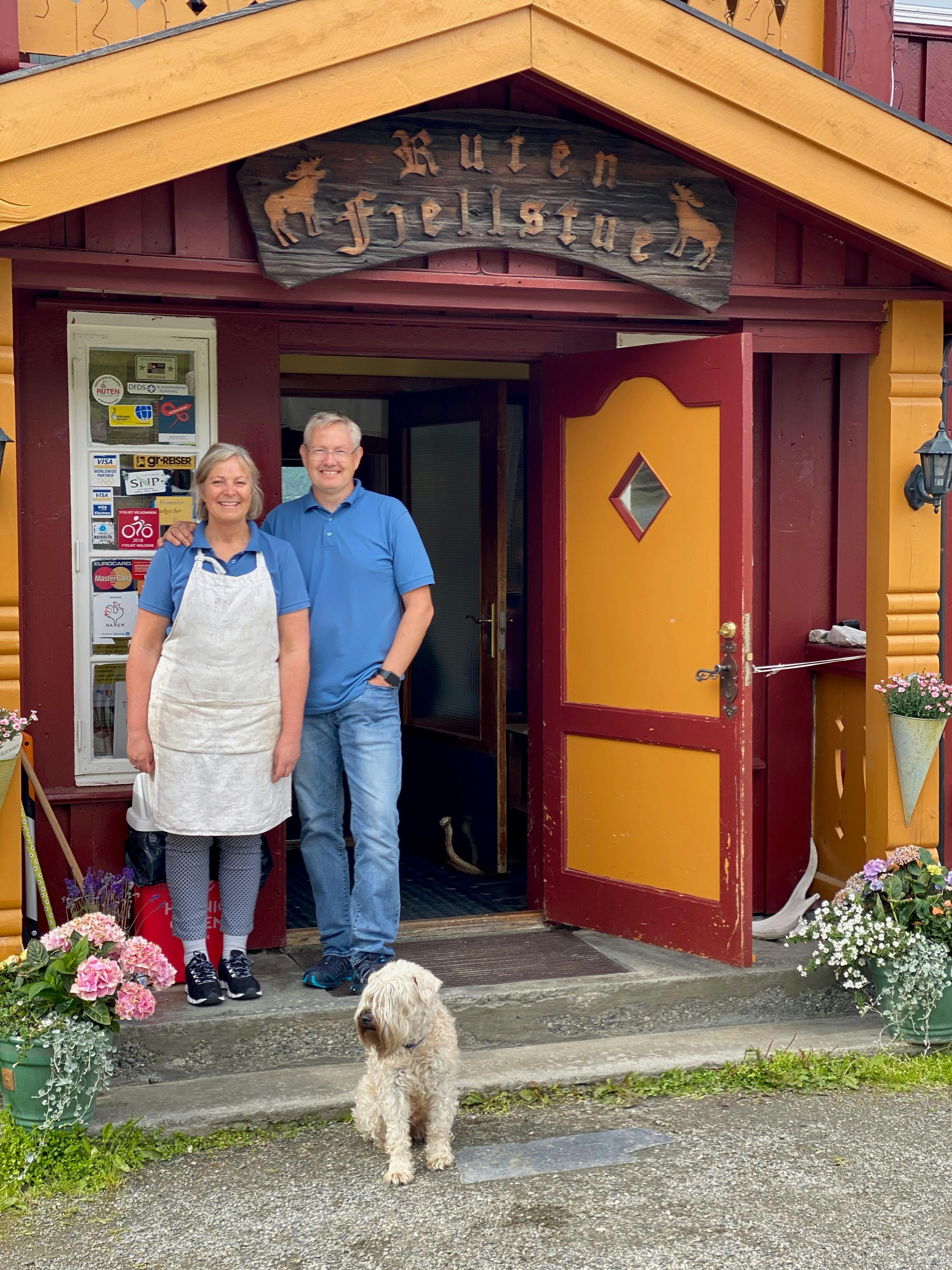 Arthur og Berit Brenden Bredli driver Ruten fjellstue i Espedalen som tredje generasjon